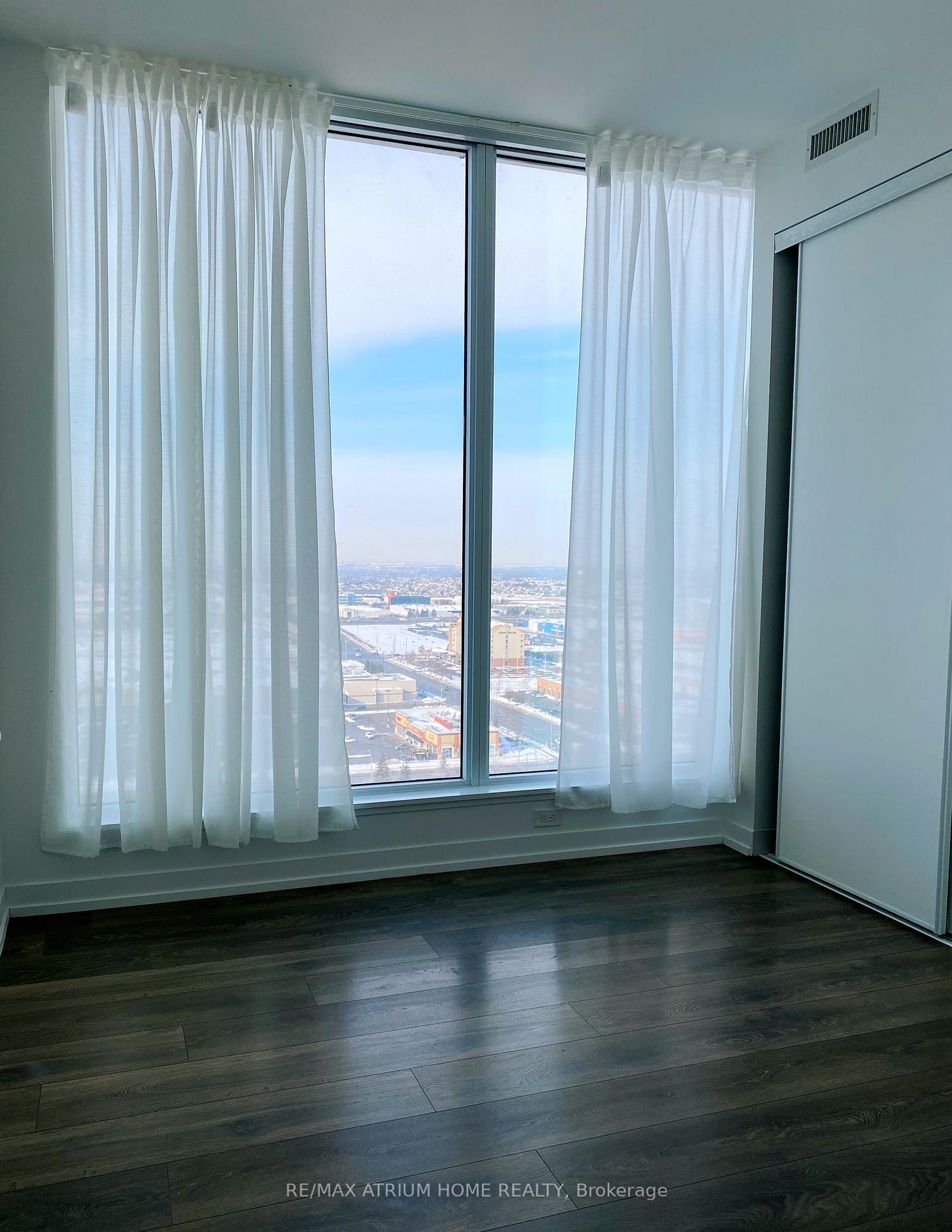 Photo 5 of Unit 2110, 5 Buttermill Avenue, Vaughan, Vaughan Corporate Centre — HOMEH