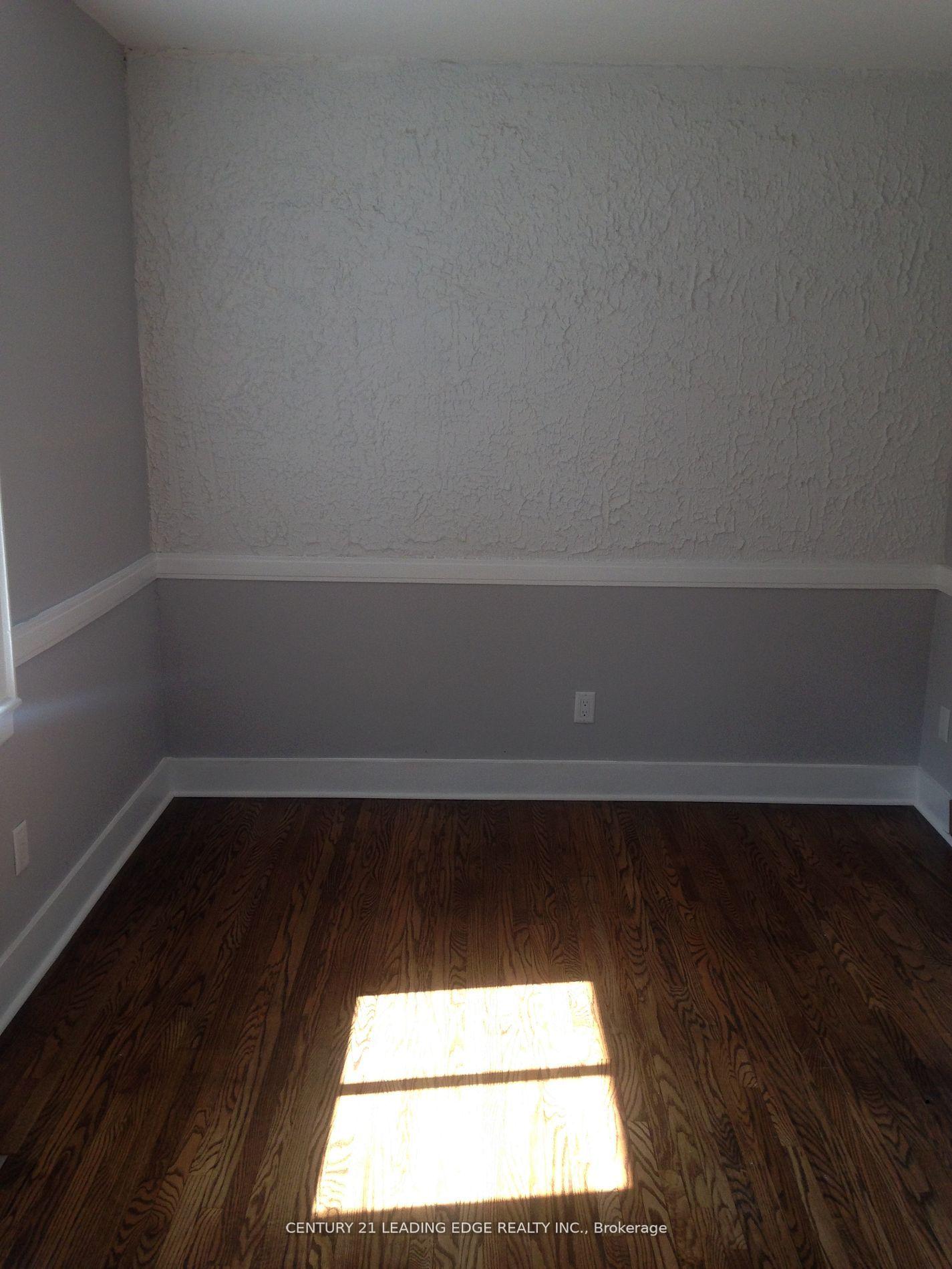 Photo 3 of 360A Lawrence Avenue W, Toronto, Bedford Park-Nortown — HOMEH