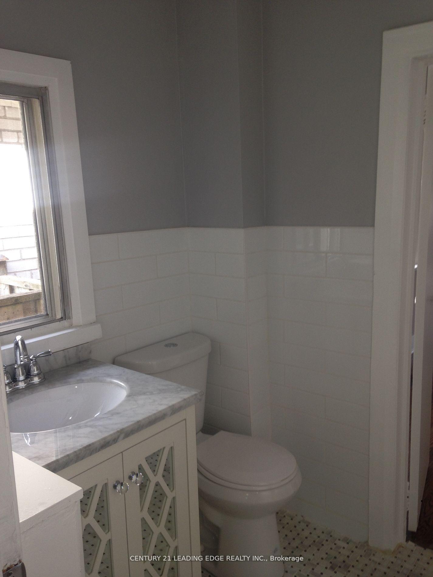 Photo 7 of 360A Lawrence Avenue W, Toronto, Bedford Park-Nortown — HOMEH