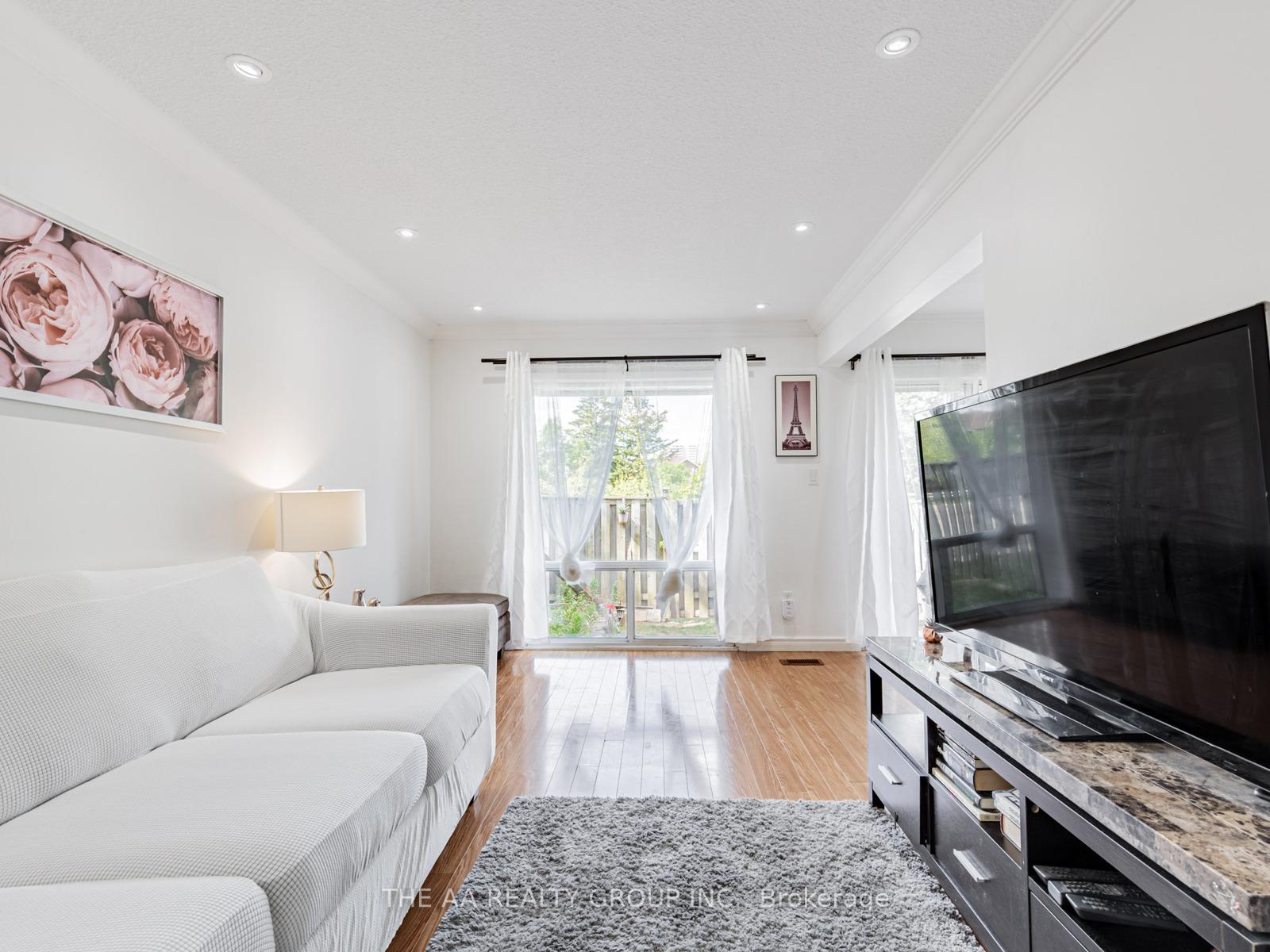Photo 6 of Unit 20, 50 Bridletowne Circle, Scarborough, L'Amoreaux — HOMEH