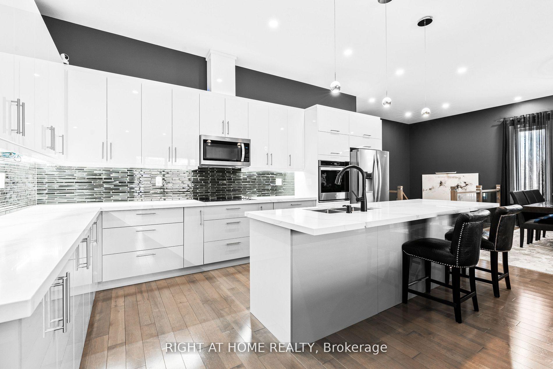 Photo 5 of 993 Gilmore Avenue, Innisfil, Lefroy — HOMEH