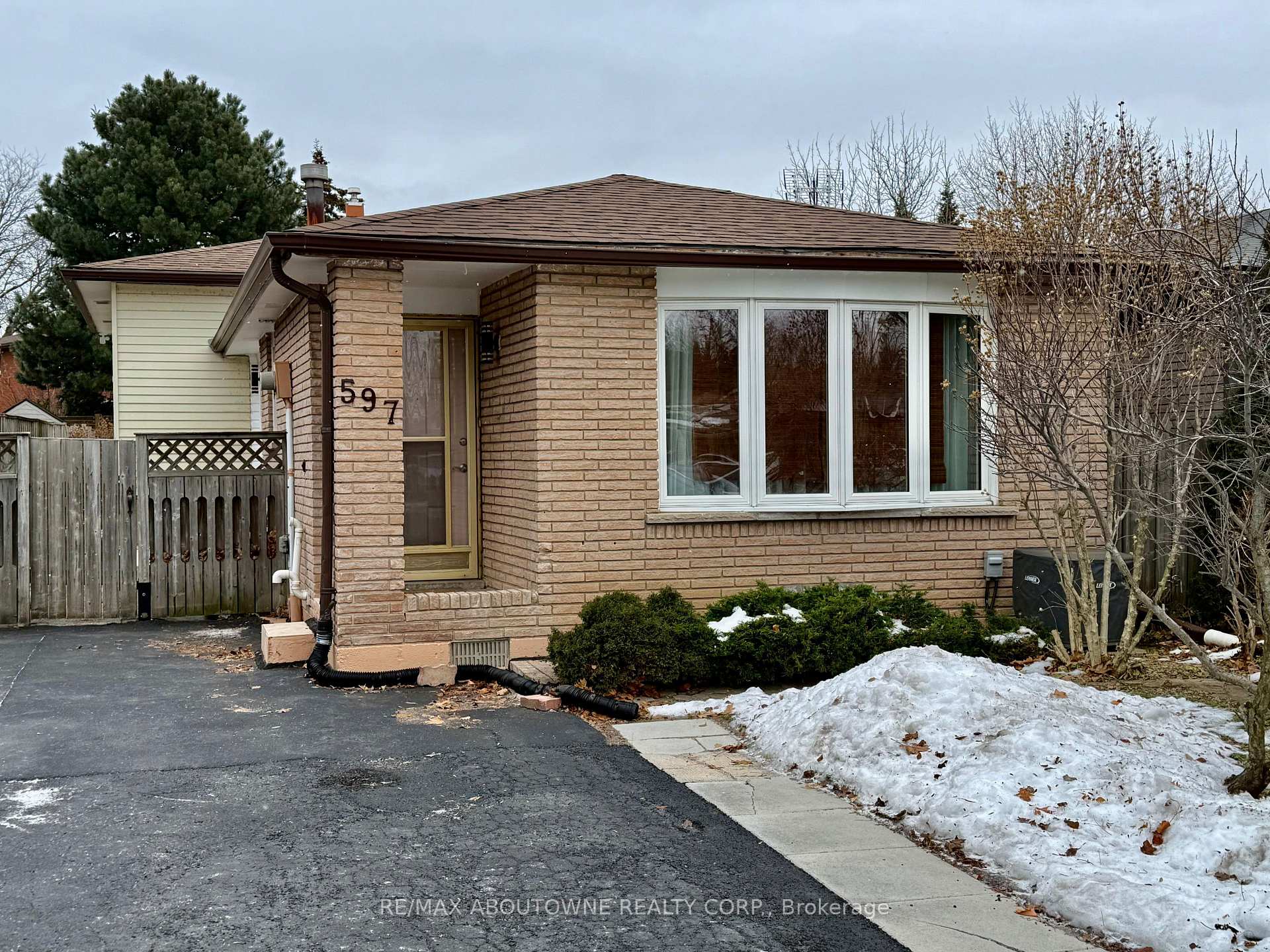 Photo 1 of 597 Upper Paradise Road, Hamilton, Gilbert — HOMEH