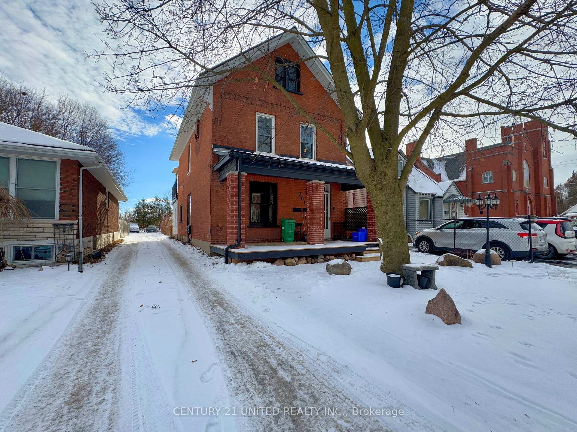 Front of 201 Romaine Street