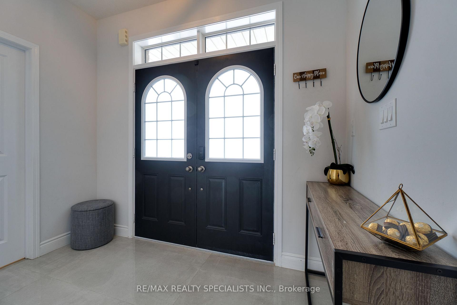 Photo 8 of 81 Larry Crescent, Haldimand — HOMEH