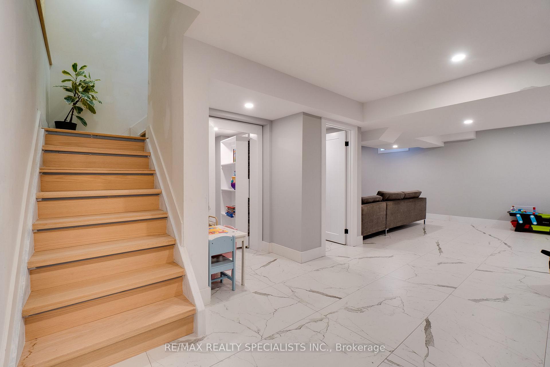 Photo 74 of 81 Larry Crescent, Haldimand — HOMEH