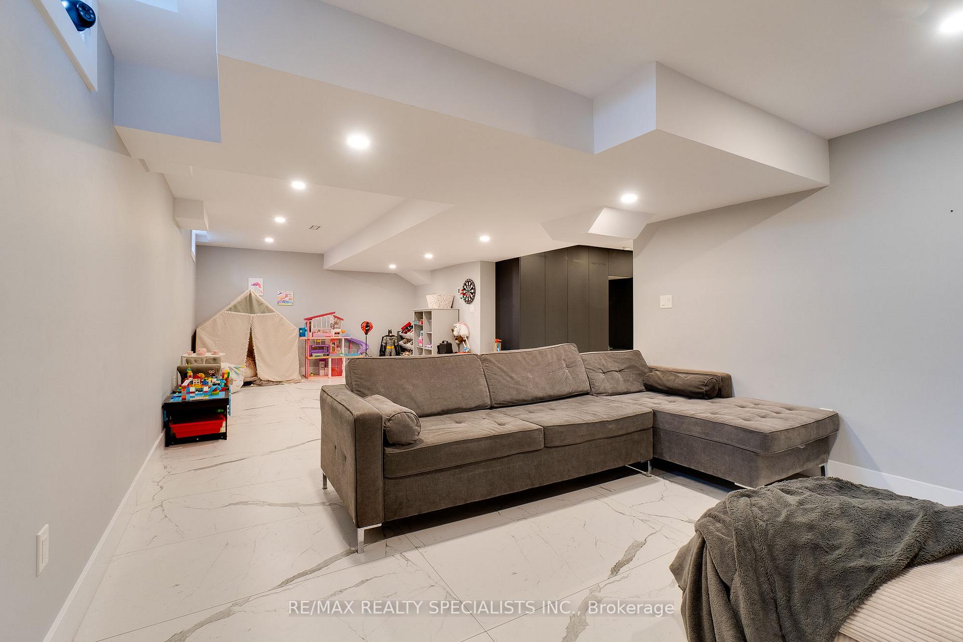 Photo 76 of 81 Larry Crescent, Haldimand — HOMEH