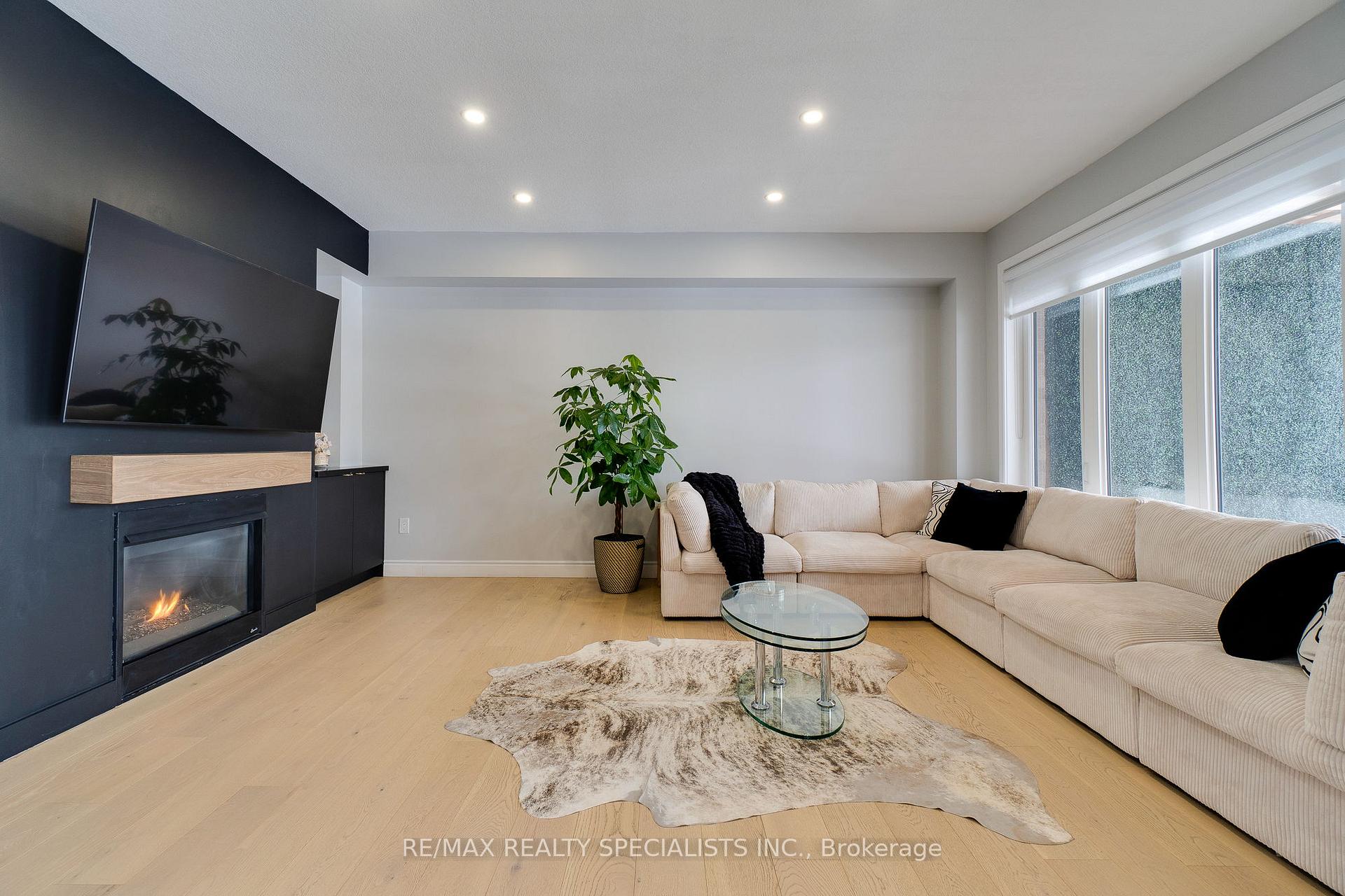 Photo 29 of 81 Larry Crescent, Haldimand — HOMEH