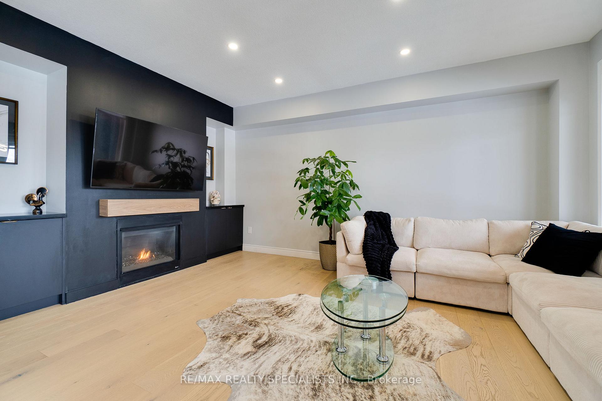 Photo 30 of 81 Larry Crescent, Haldimand — HOMEH
