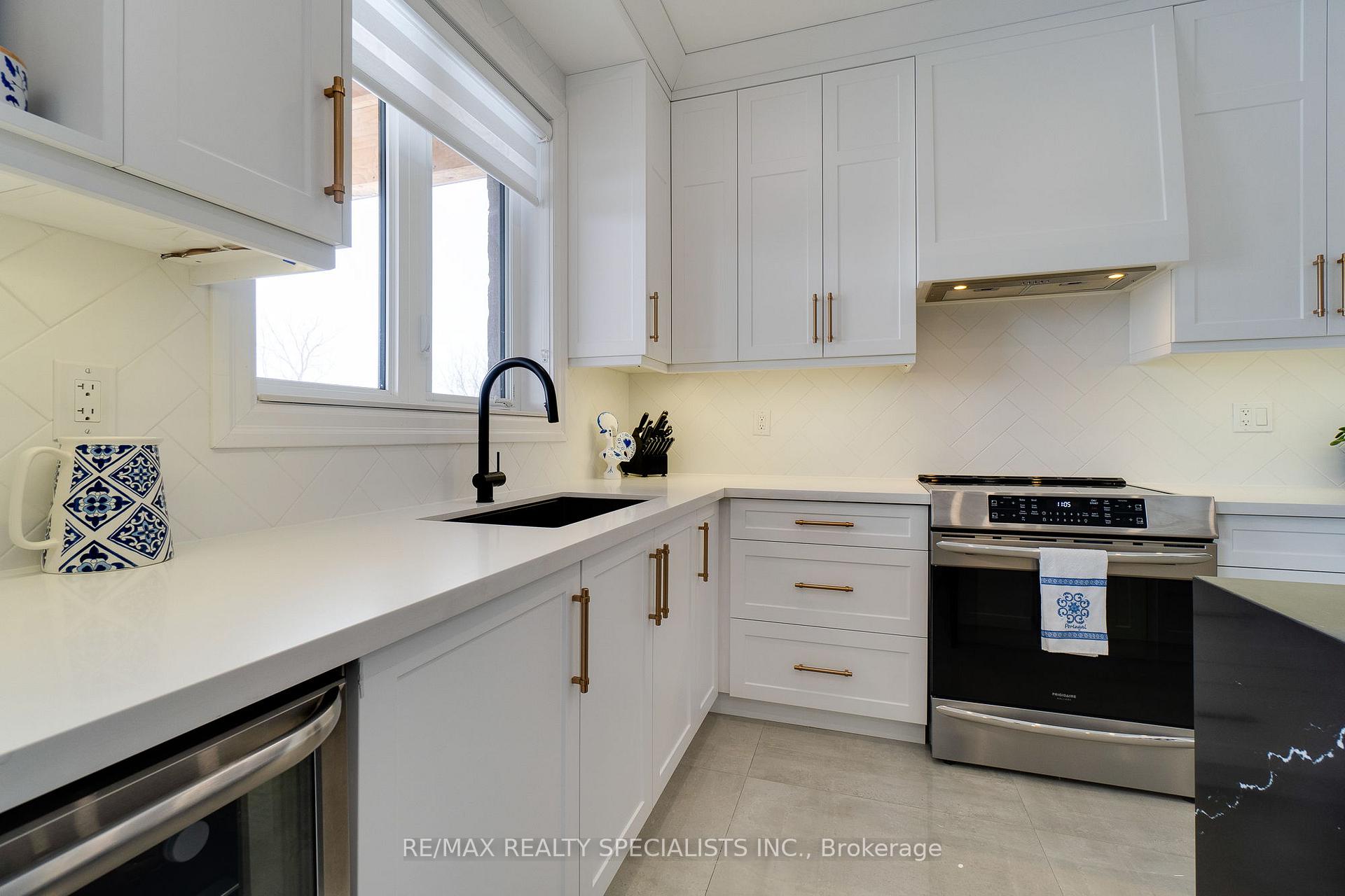 Photo 36 of 81 Larry Crescent, Haldimand — HOMEH
