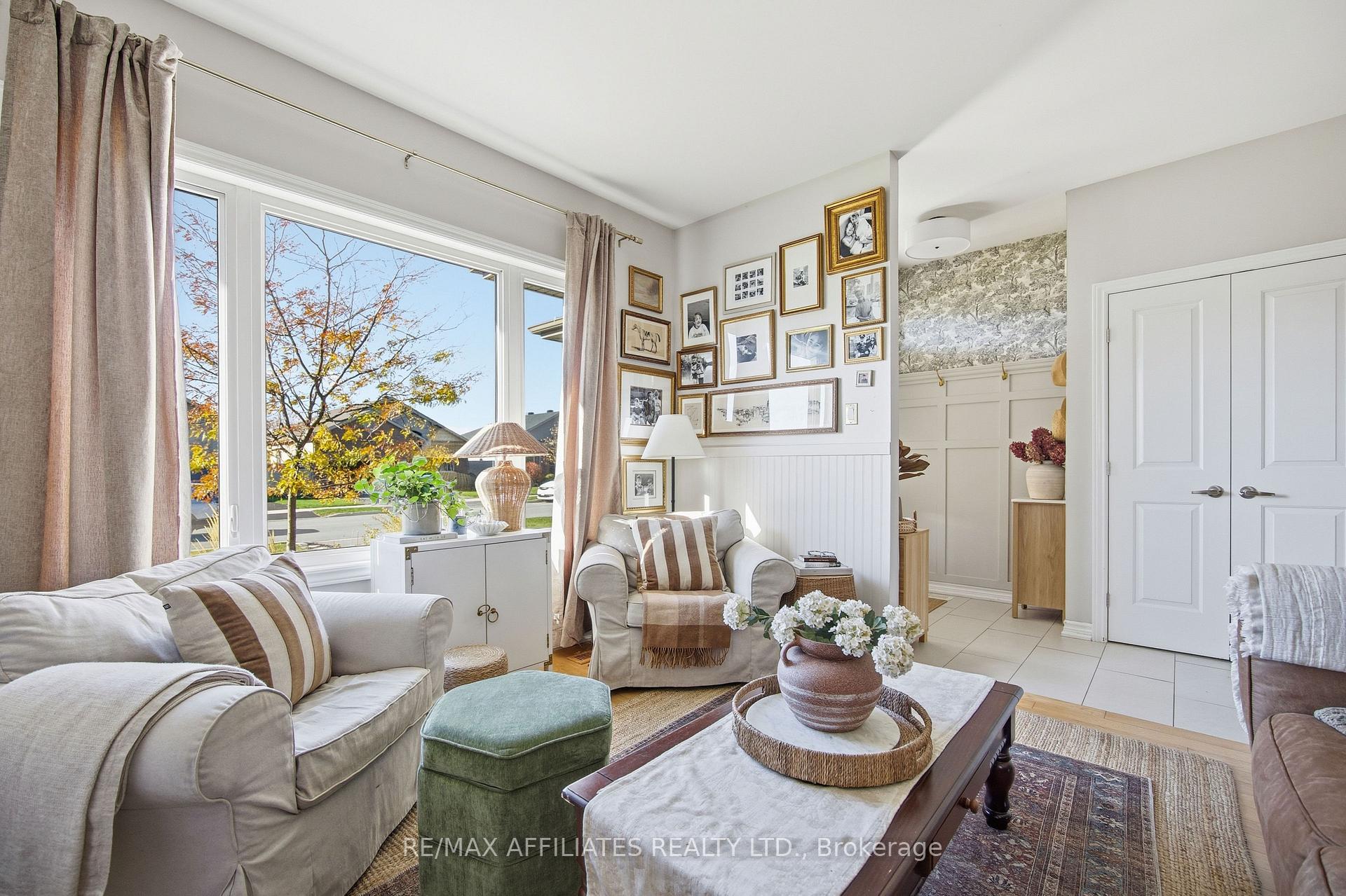 Photo 7 of 19 Senators Gate Drive, Perth — HOMEH
