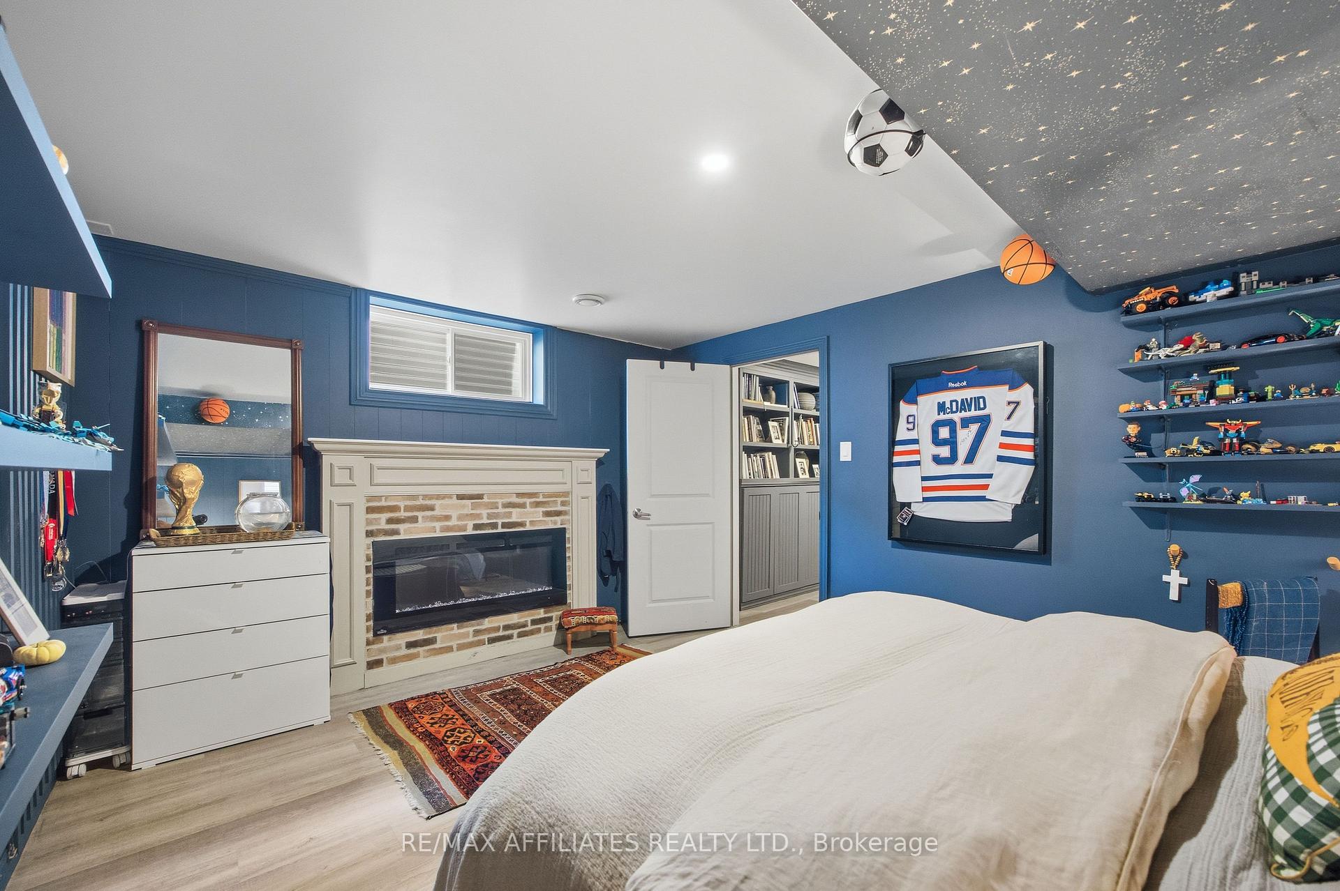Photo 31 of 19 Senators Gate Drive, Perth — HOMEH