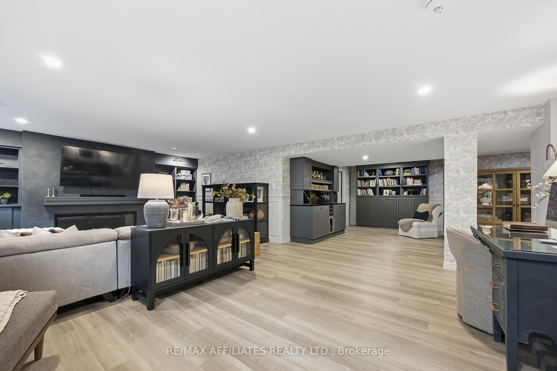 Photo 32 of 19 Senators Gate Drive, Perth — HOMEH