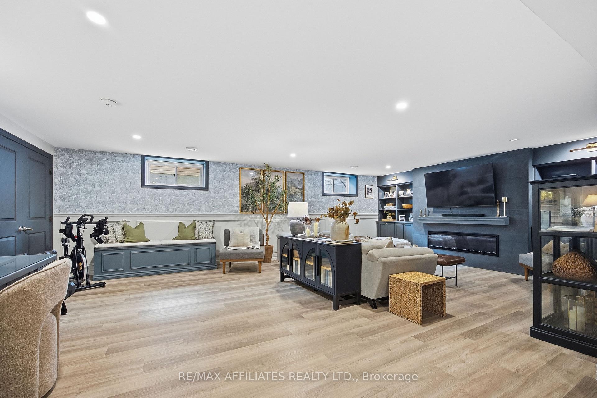 Photo 33 of 19 Senators Gate Drive, Perth — HOMEH