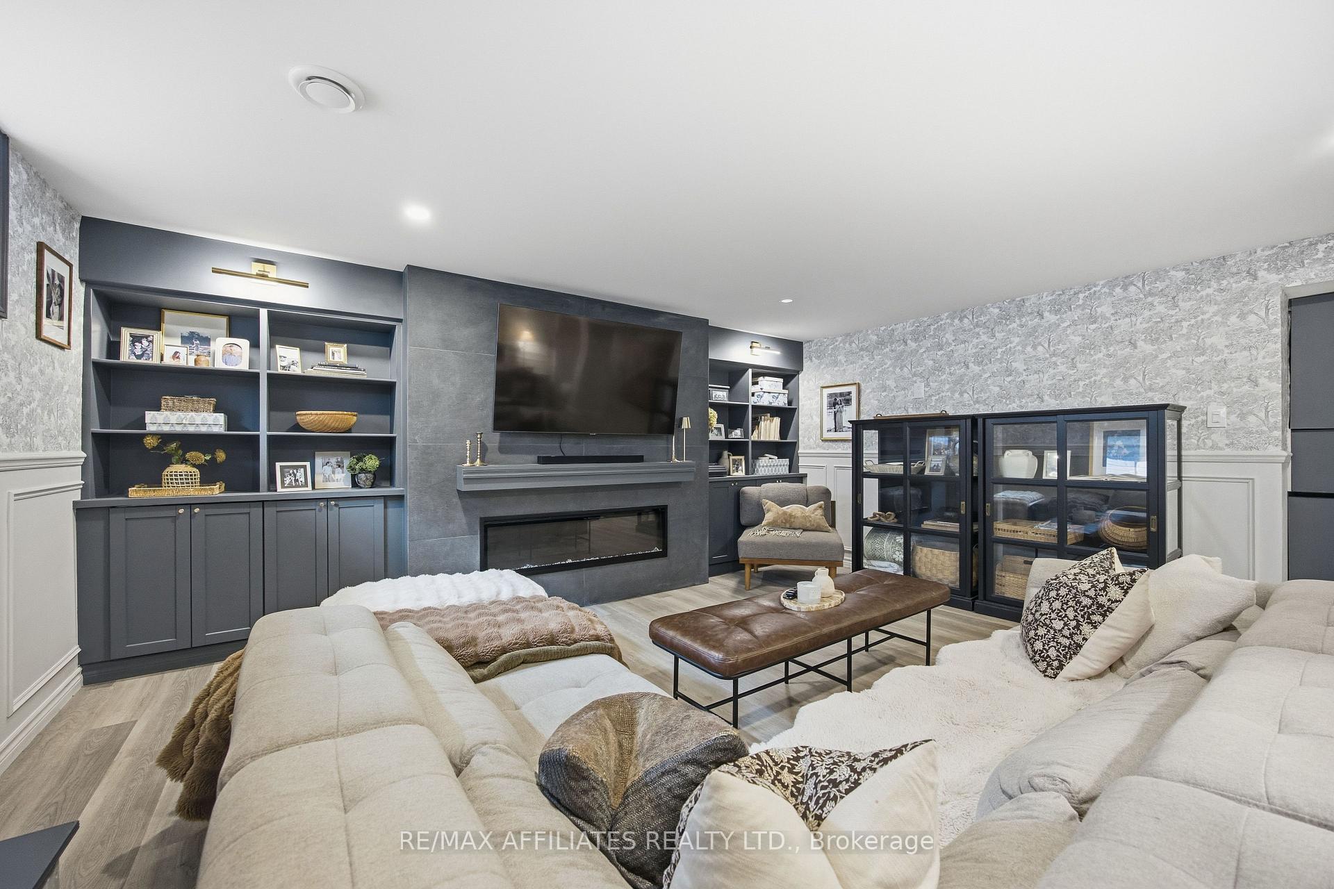 Photo 35 of 19 Senators Gate Drive, Perth — HOMEH
