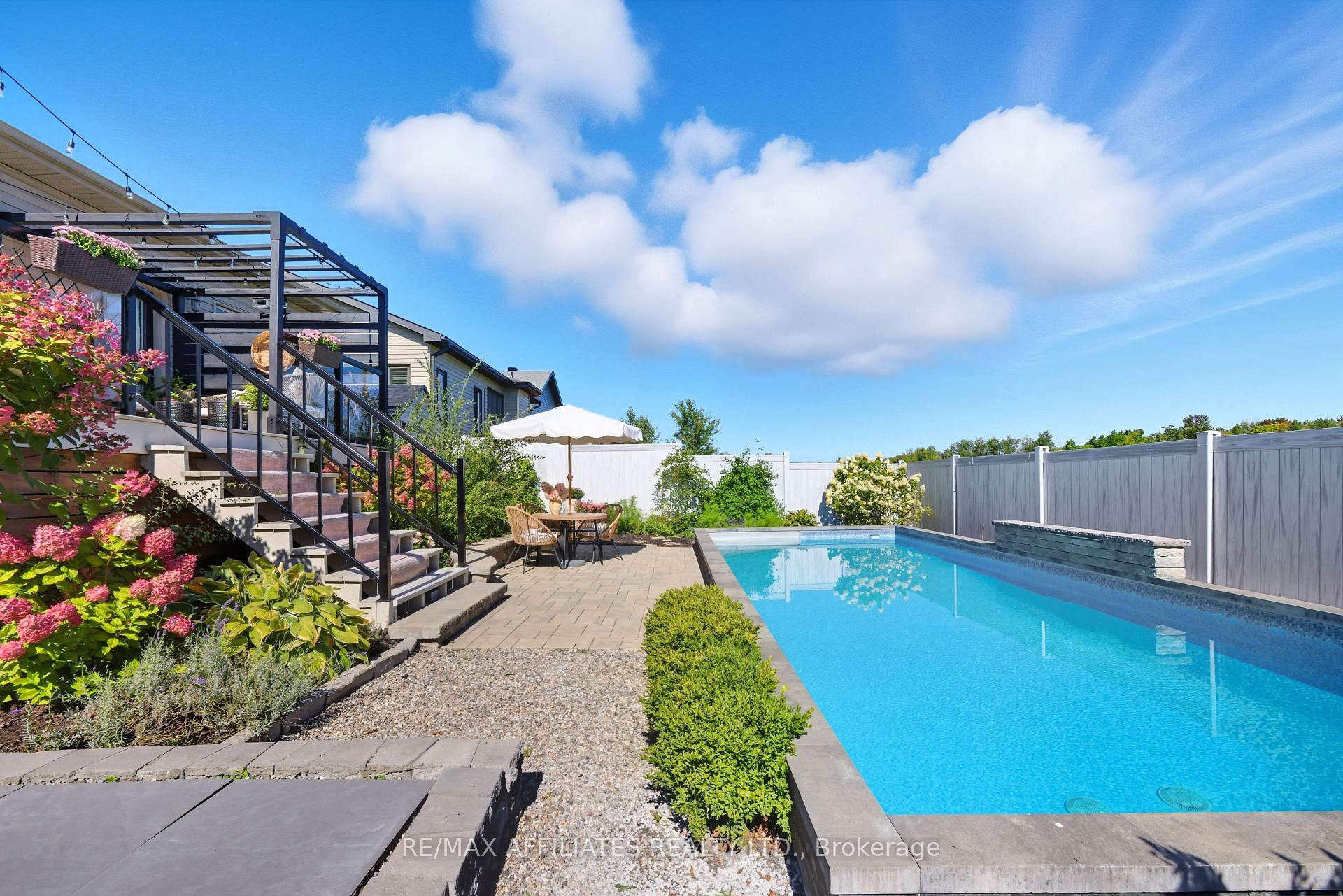Photo 42 of 19 Senators Gate Drive, Perth — HOMEH