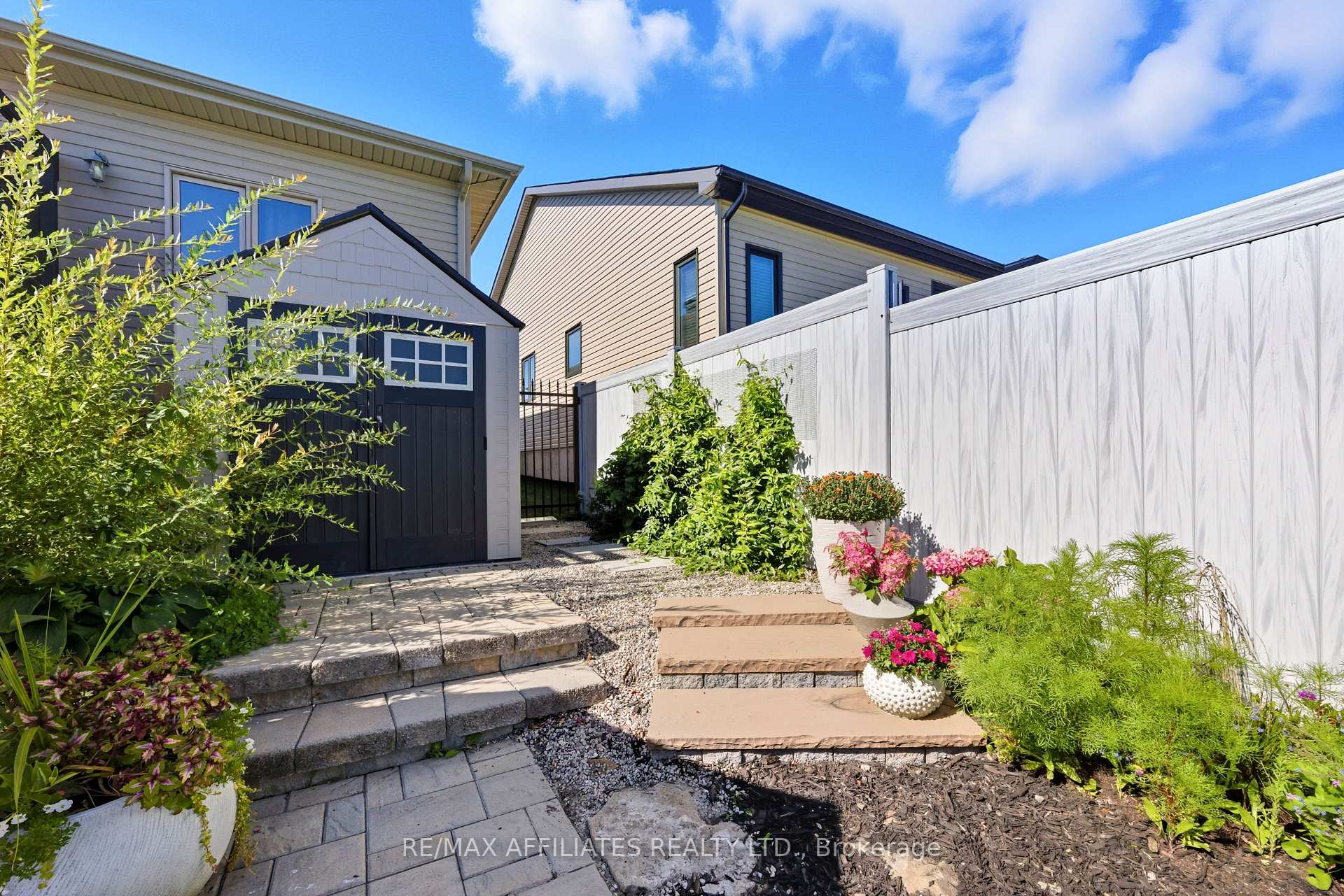 Photo 47 of 19 Senators Gate Drive, Perth — HOMEH