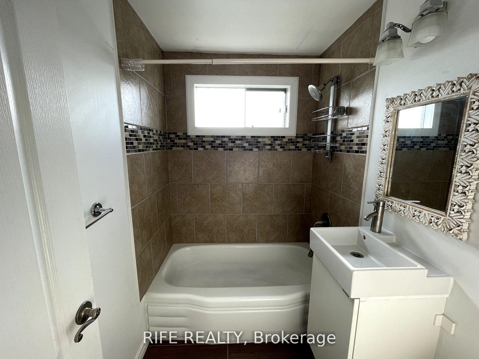 Photo 17 of 691 Rennie Street, Hamilton, Parkview — HOMEH