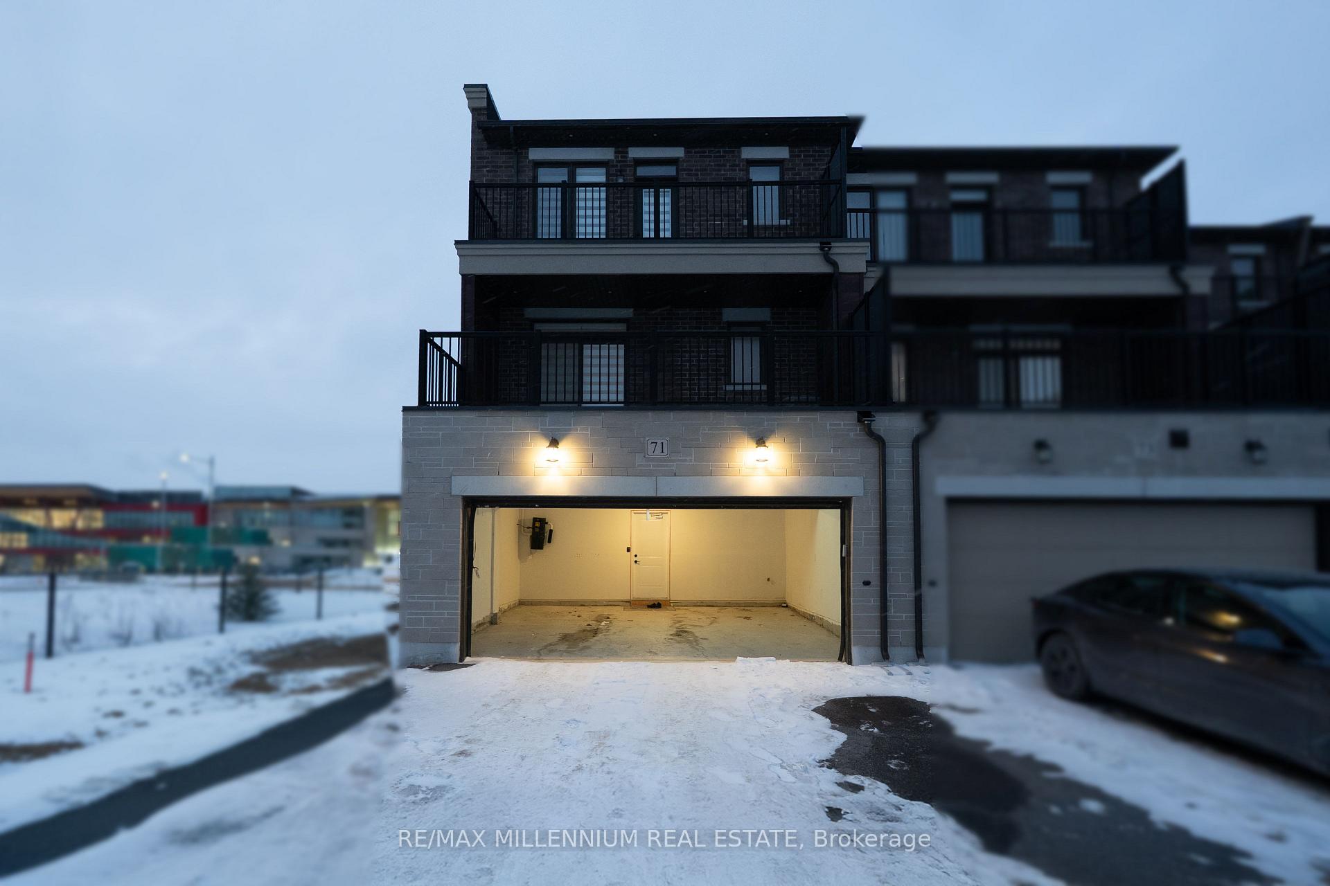 Photo 4 of 71 Mumbai Drive, Markham, Middlefield — HOMEH