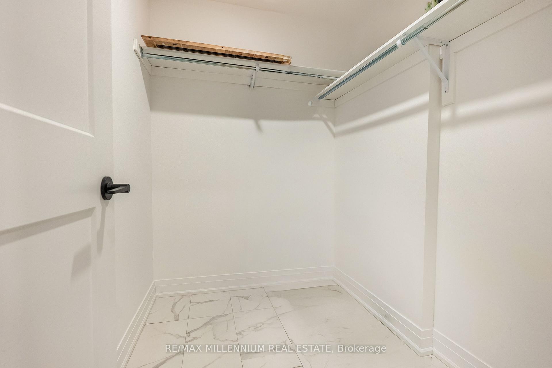 Photo 12 of 71 Mumbai Drive, Markham, Middlefield — HOMEH