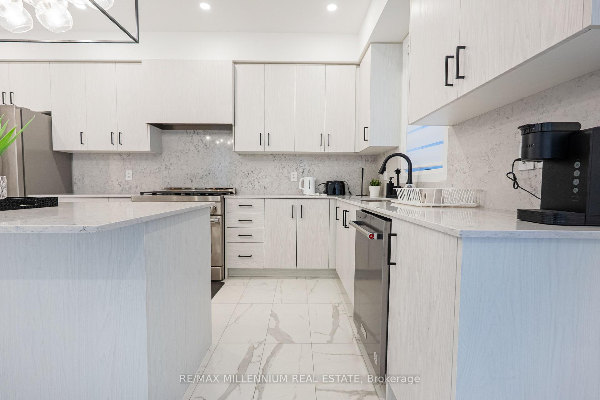 Photo 29 of 71 Mumbai Drive, Markham, Middlefield — HOMEH