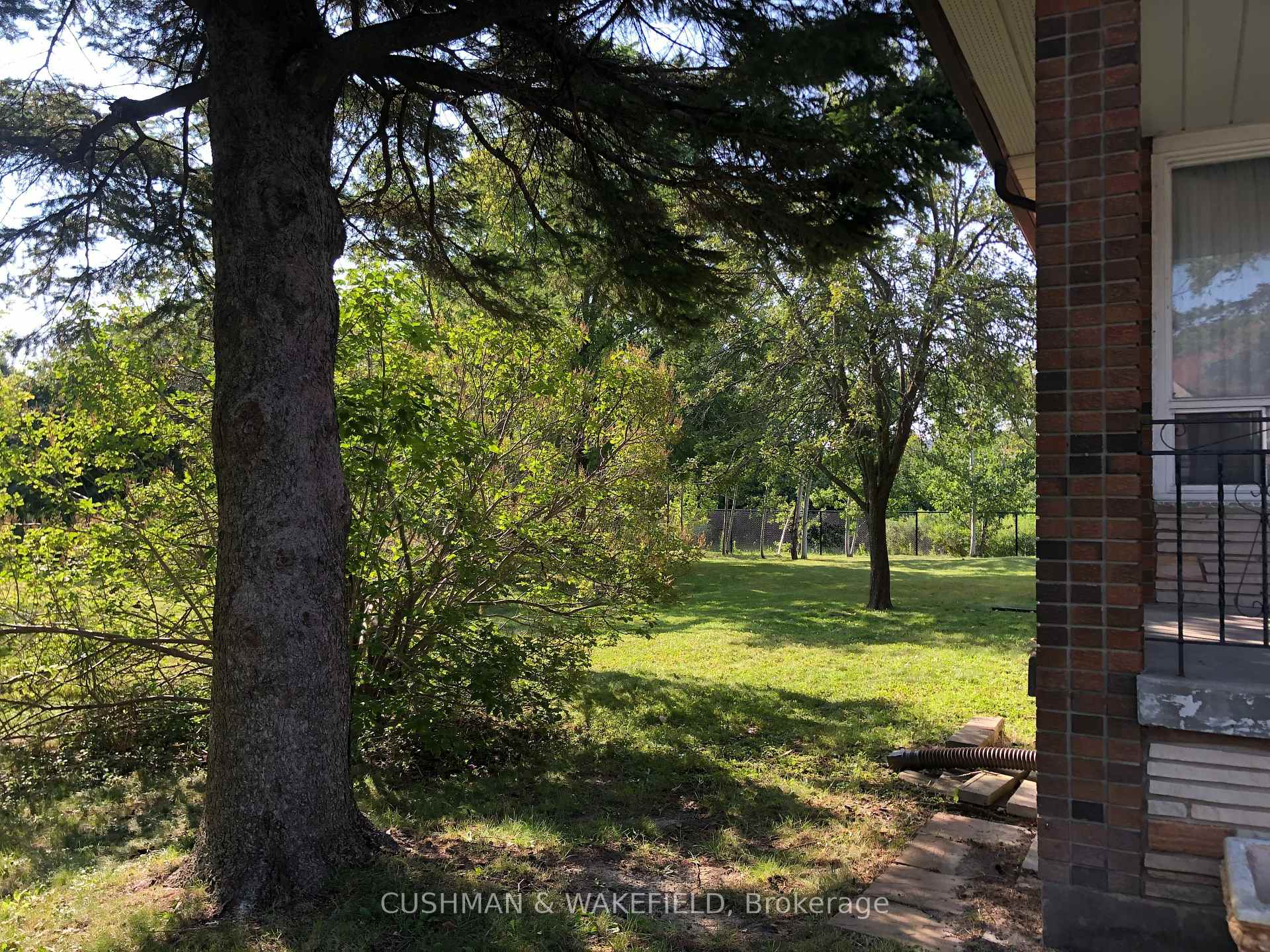 Photo 9 of 313 Helen Avenue, Markham, Unionville — HOMEH