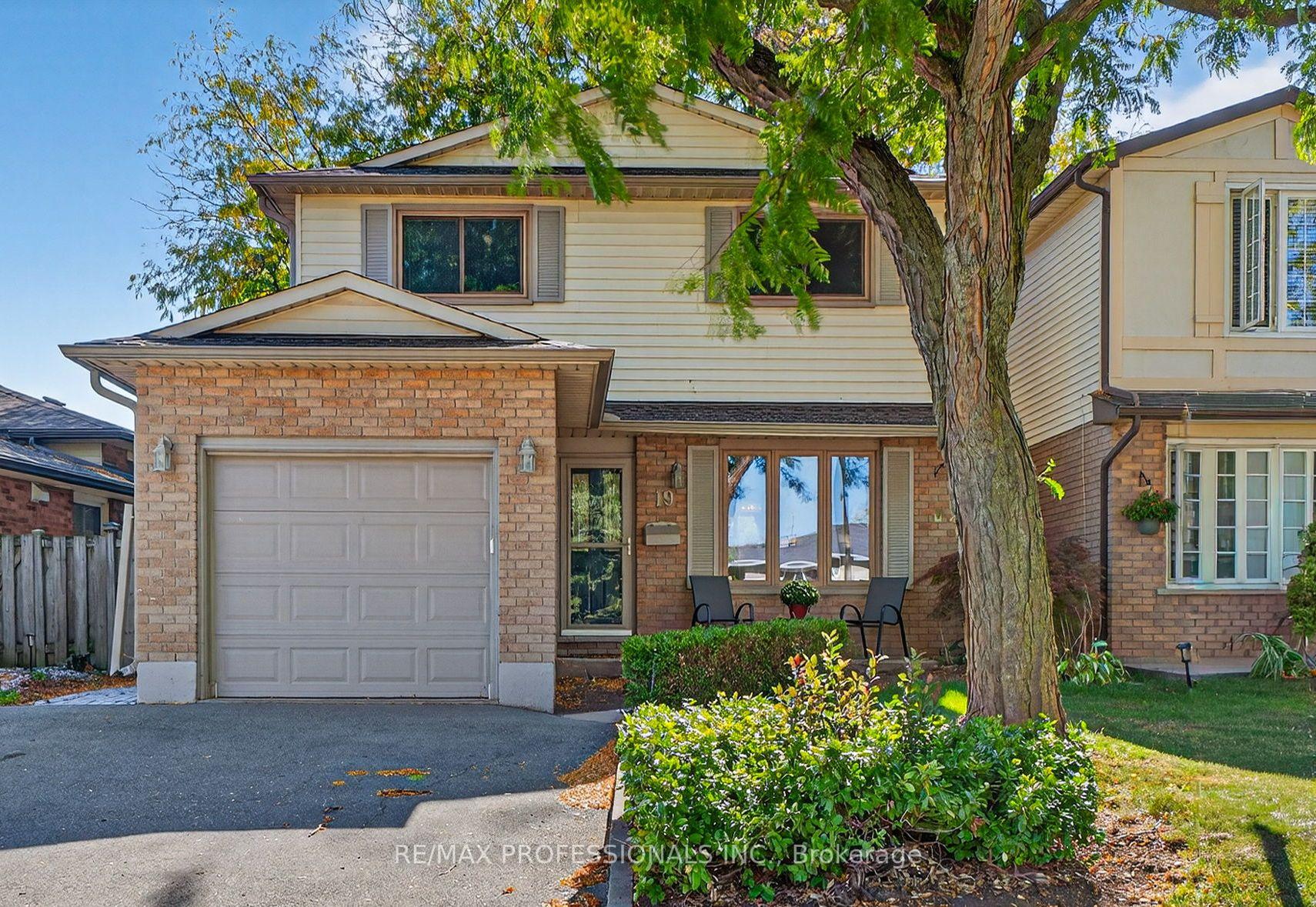 Photo 3 of 19 Salina Place, Hamilton, Stoney Creek — HOMEH