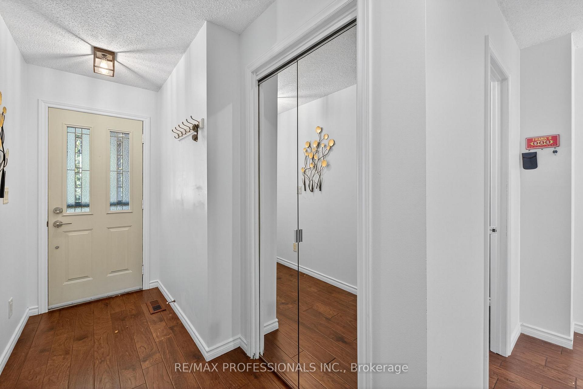Photo 5 of 19 Salina Place, Hamilton, Stoney Creek — HOMEH