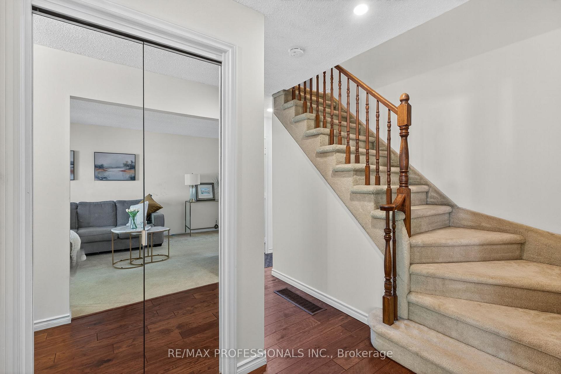 Photo 6 of 19 Salina Place, Hamilton, Stoney Creek — HOMEH