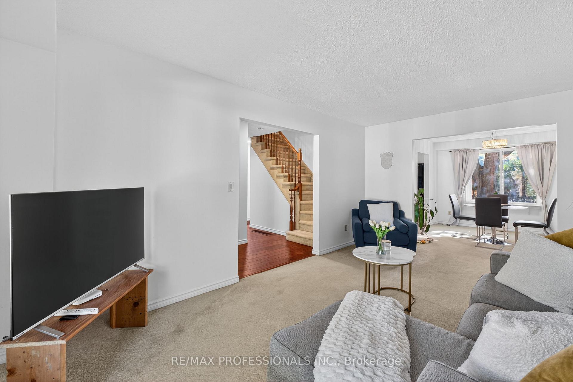 Photo 9 of 19 Salina Place, Hamilton, Stoney Creek — HOMEH