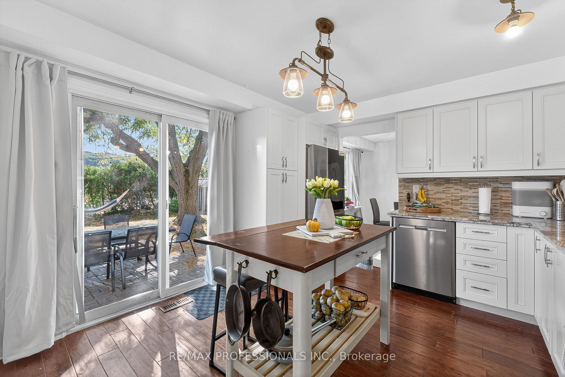Photo 20 of 19 Salina Place, Hamilton, Stoney Creek — HOMEH