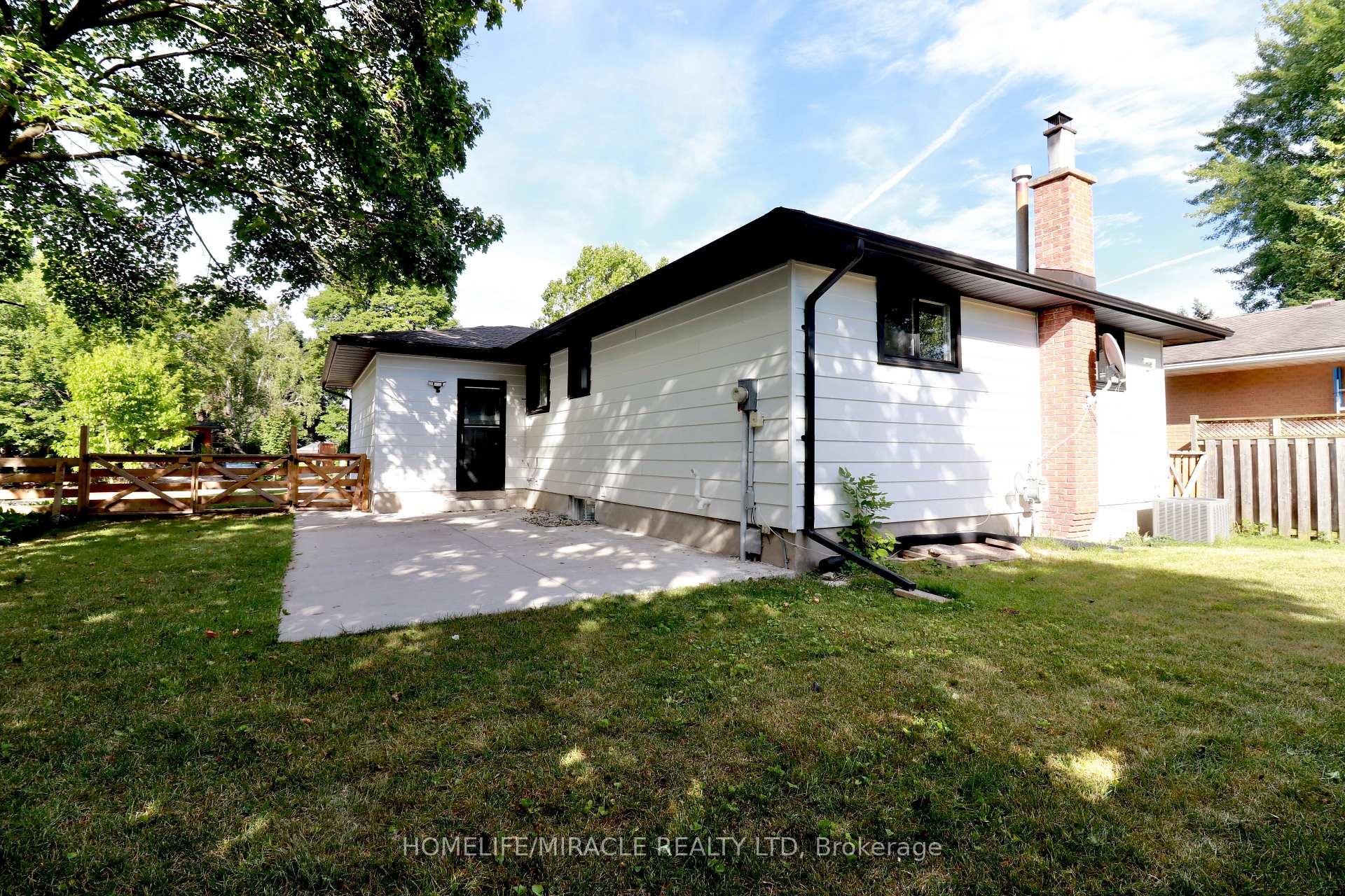 Photo 77 of 354 Lee Circle, Waterloo — HOMEH