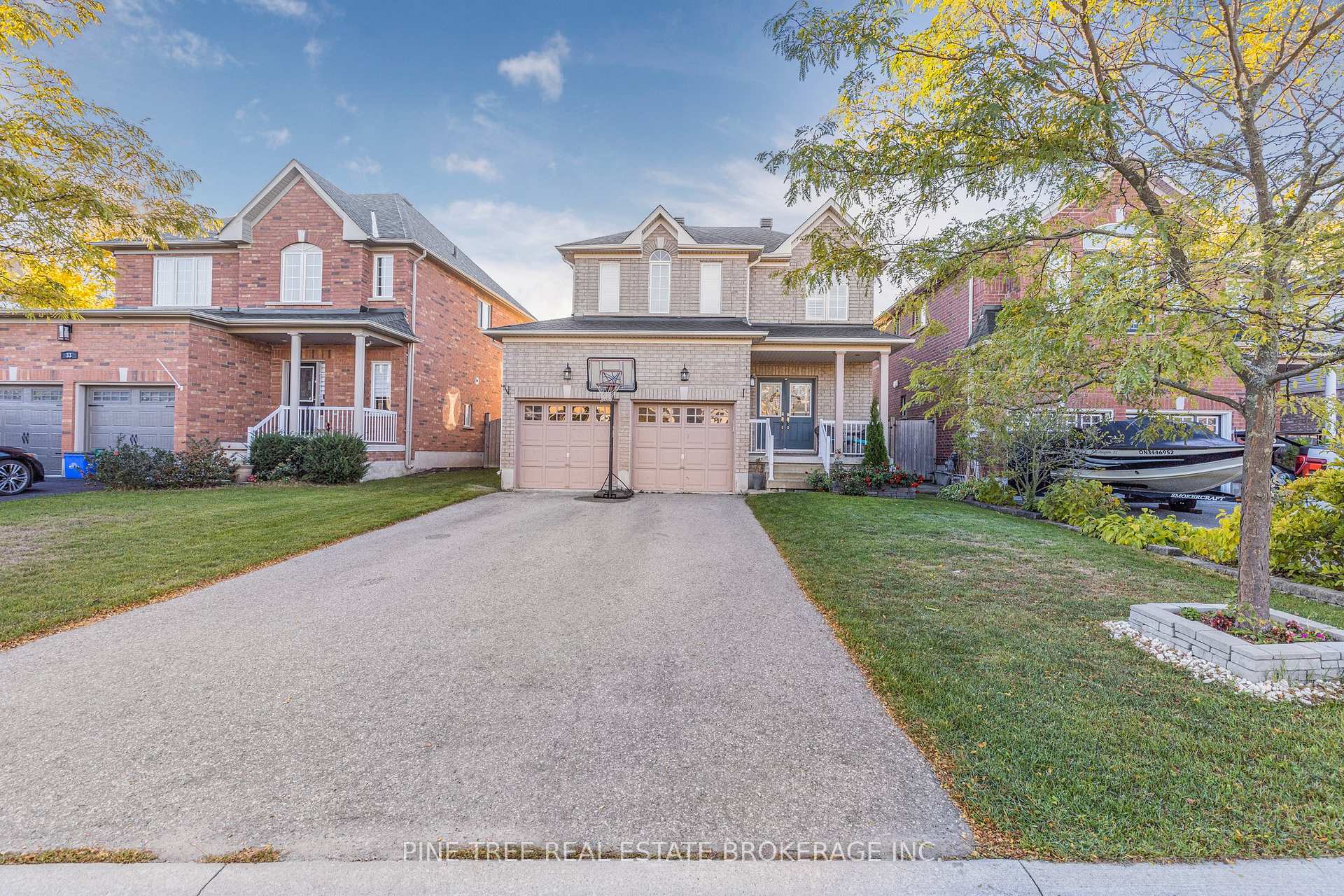 Photo 2 of 31 Connaught Lane, Barrie, Innis-Shore — HOMEH