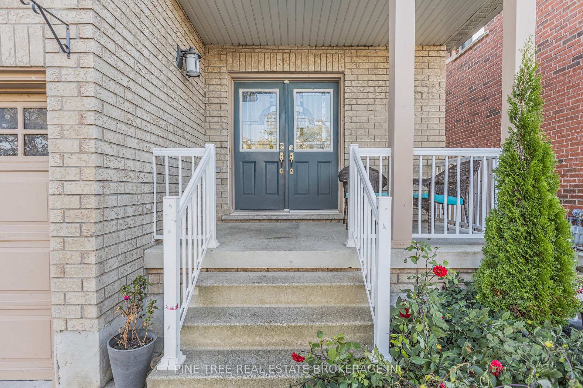 Photo 3 of 31 Connaught Lane, Barrie, Innis-Shore — HOMEH