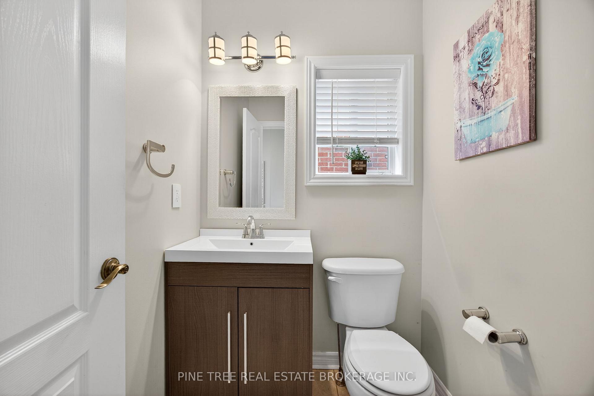 Photo 5 of 31 Connaught Lane, Barrie, Innis-Shore — HOMEH