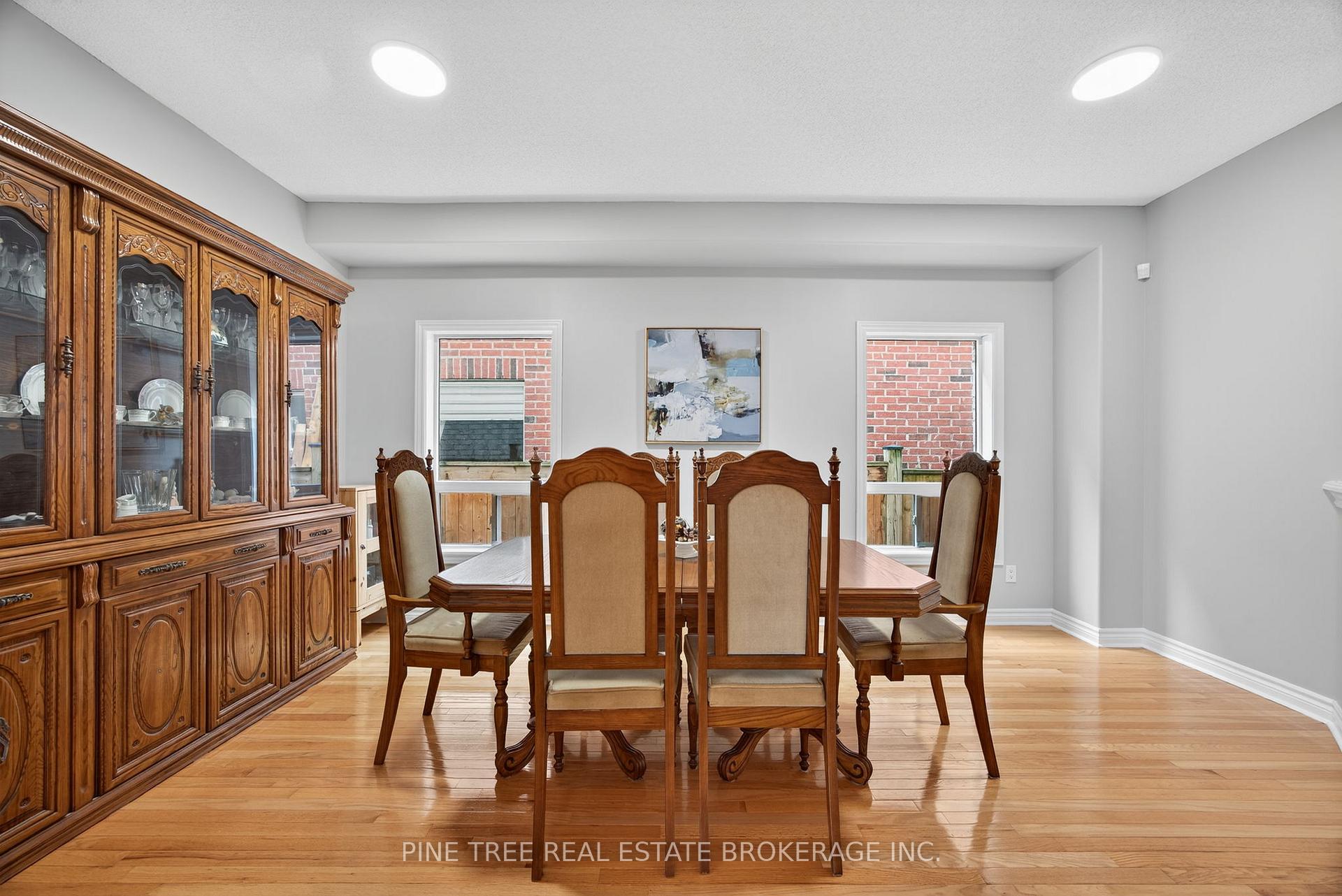 Photo 6 of 31 Connaught Lane, Barrie, Innis-Shore — HOMEH