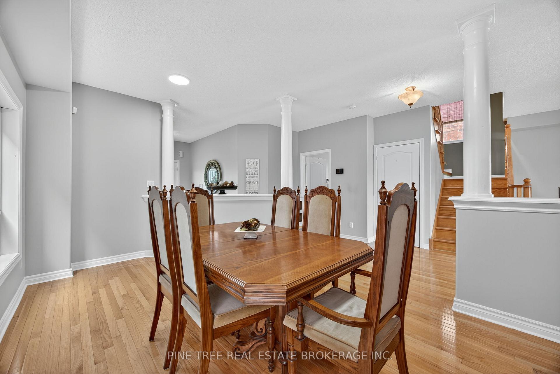 Photo 7 of 31 Connaught Lane, Barrie, Innis-Shore — HOMEH