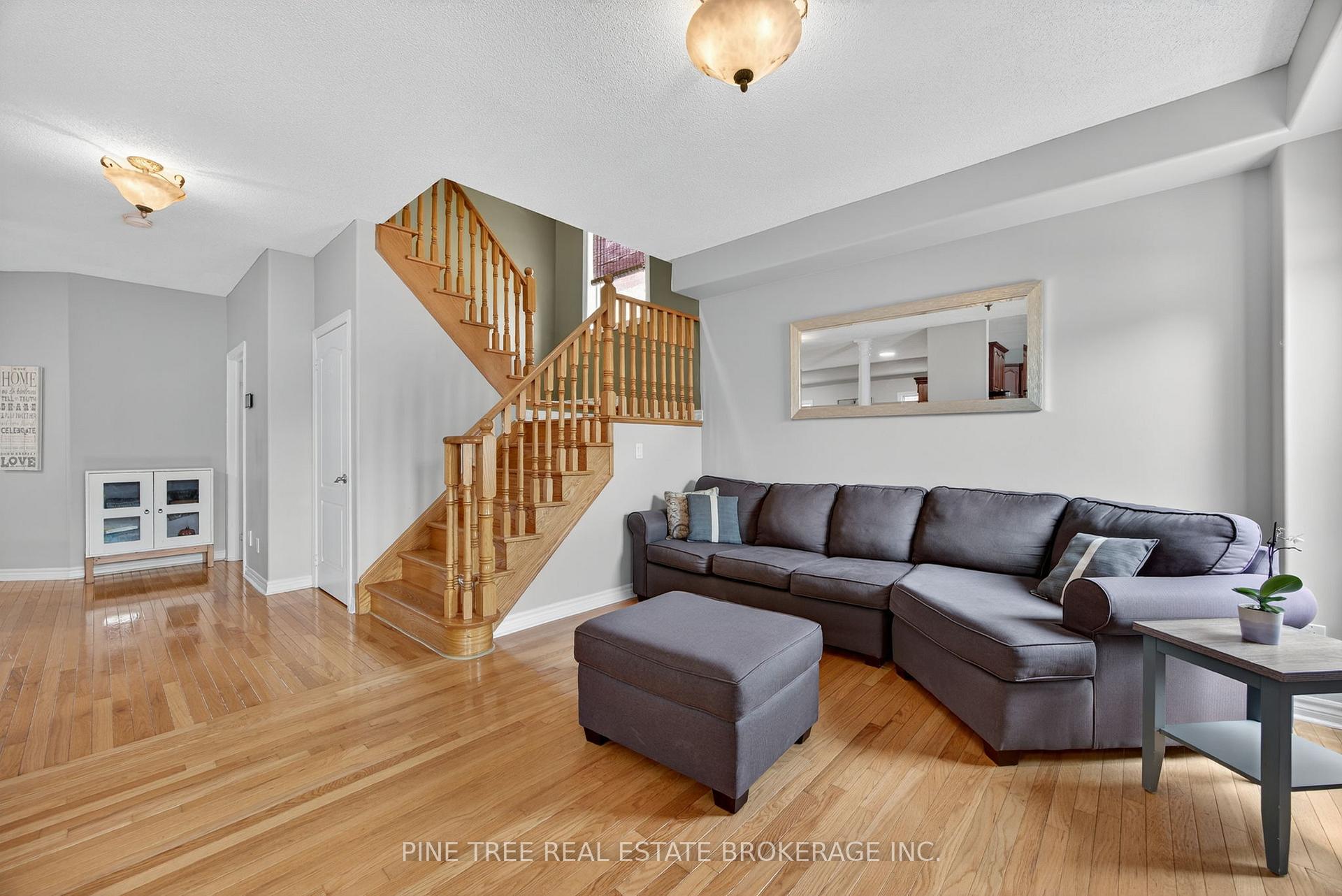 Photo 8 of 31 Connaught Lane, Barrie, Innis-Shore — HOMEH