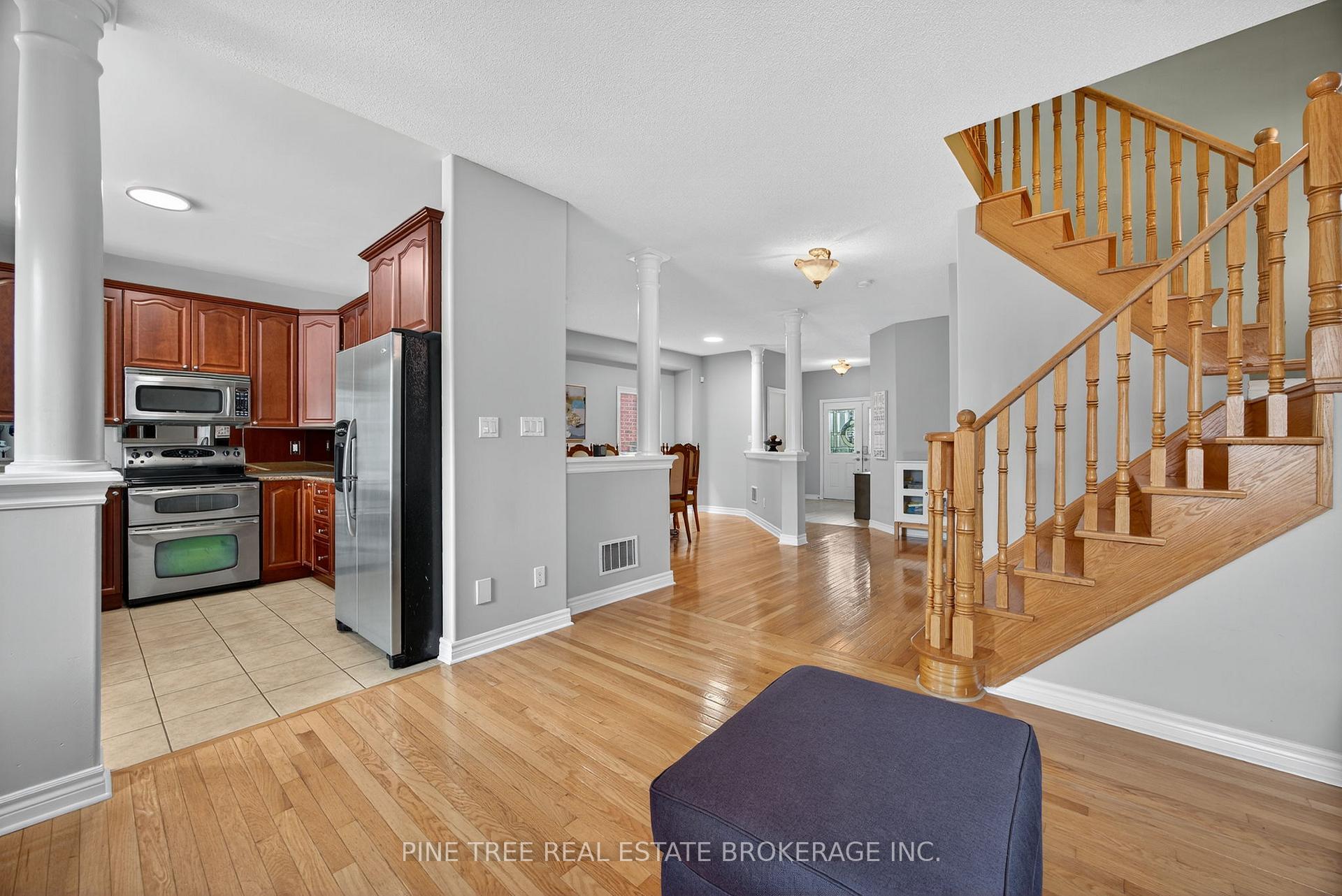 Photo 10 of 31 Connaught Lane, Barrie, Innis-Shore — HOMEH