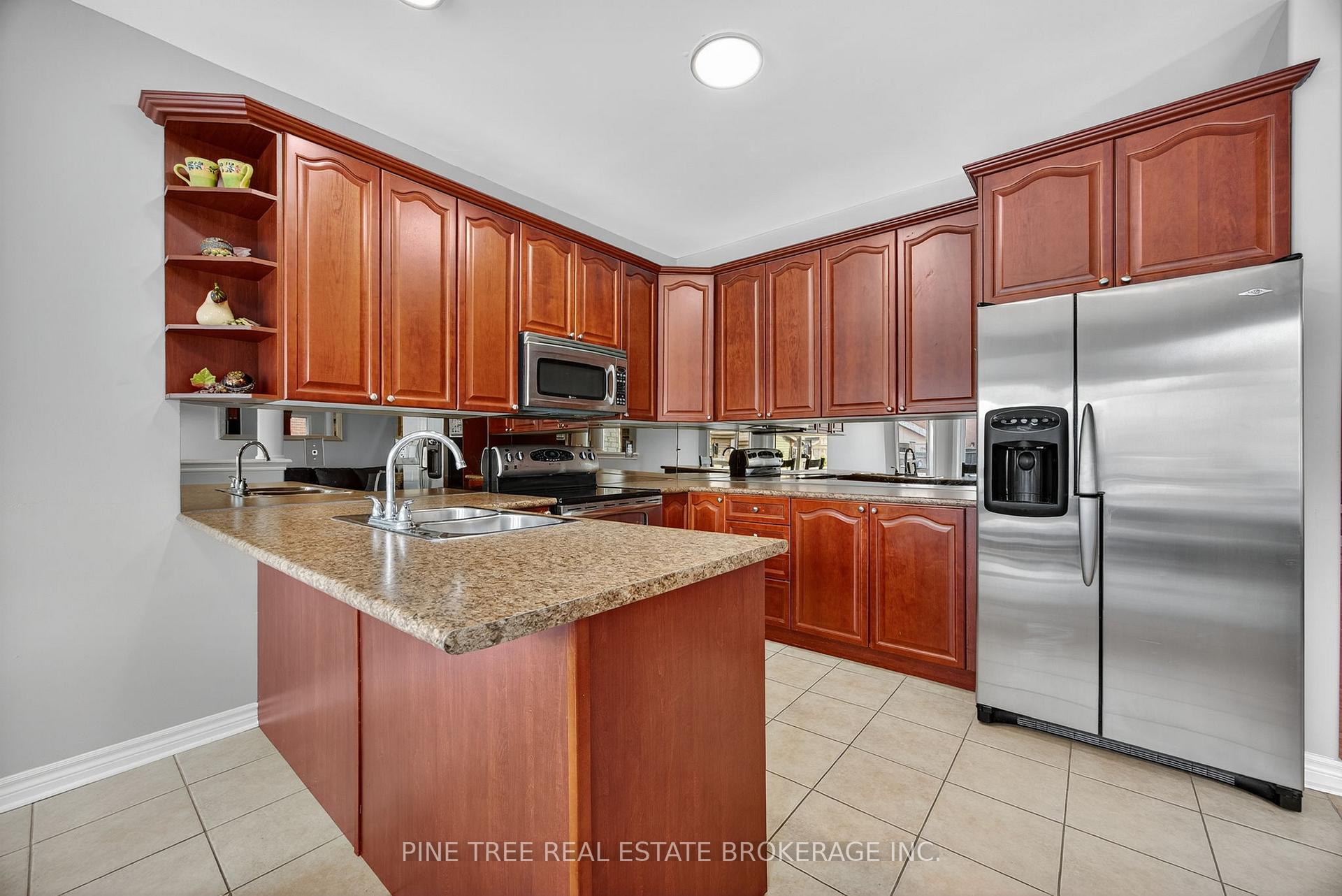 Photo 11 of 31 Connaught Lane, Barrie, Innis-Shore — HOMEH