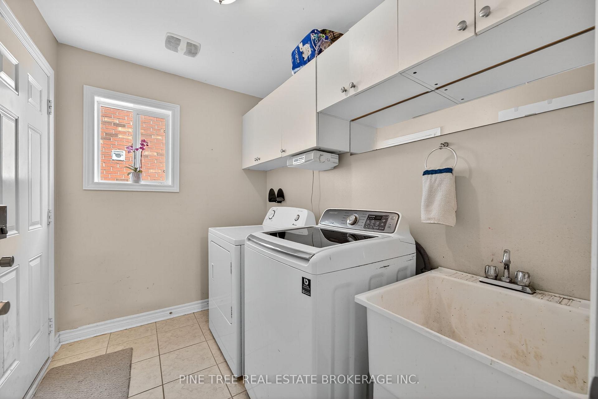 Photo 15 of 31 Connaught Lane, Barrie, Innis-Shore — HOMEH
