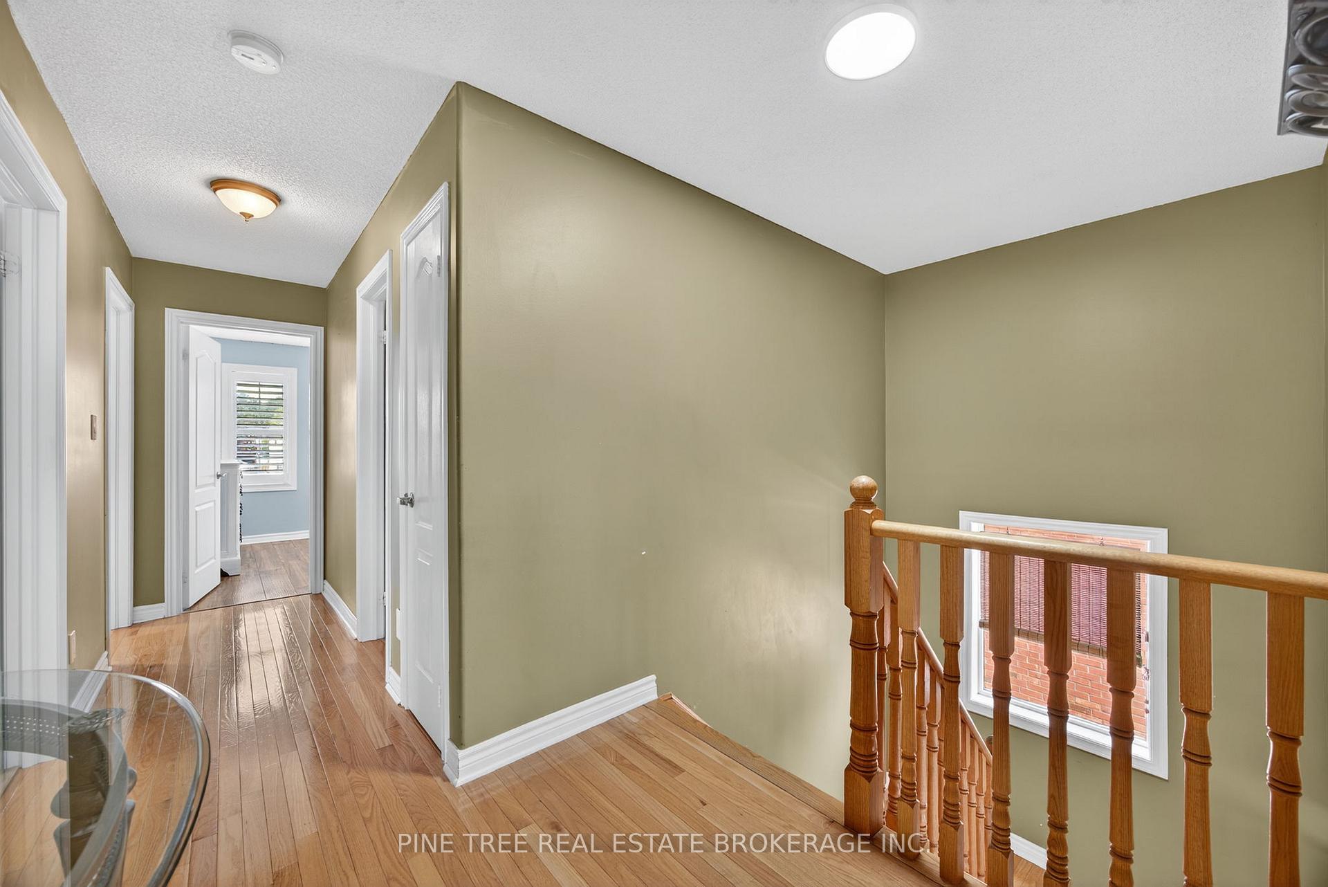 Photo 17 of 31 Connaught Lane, Barrie, Innis-Shore — HOMEH