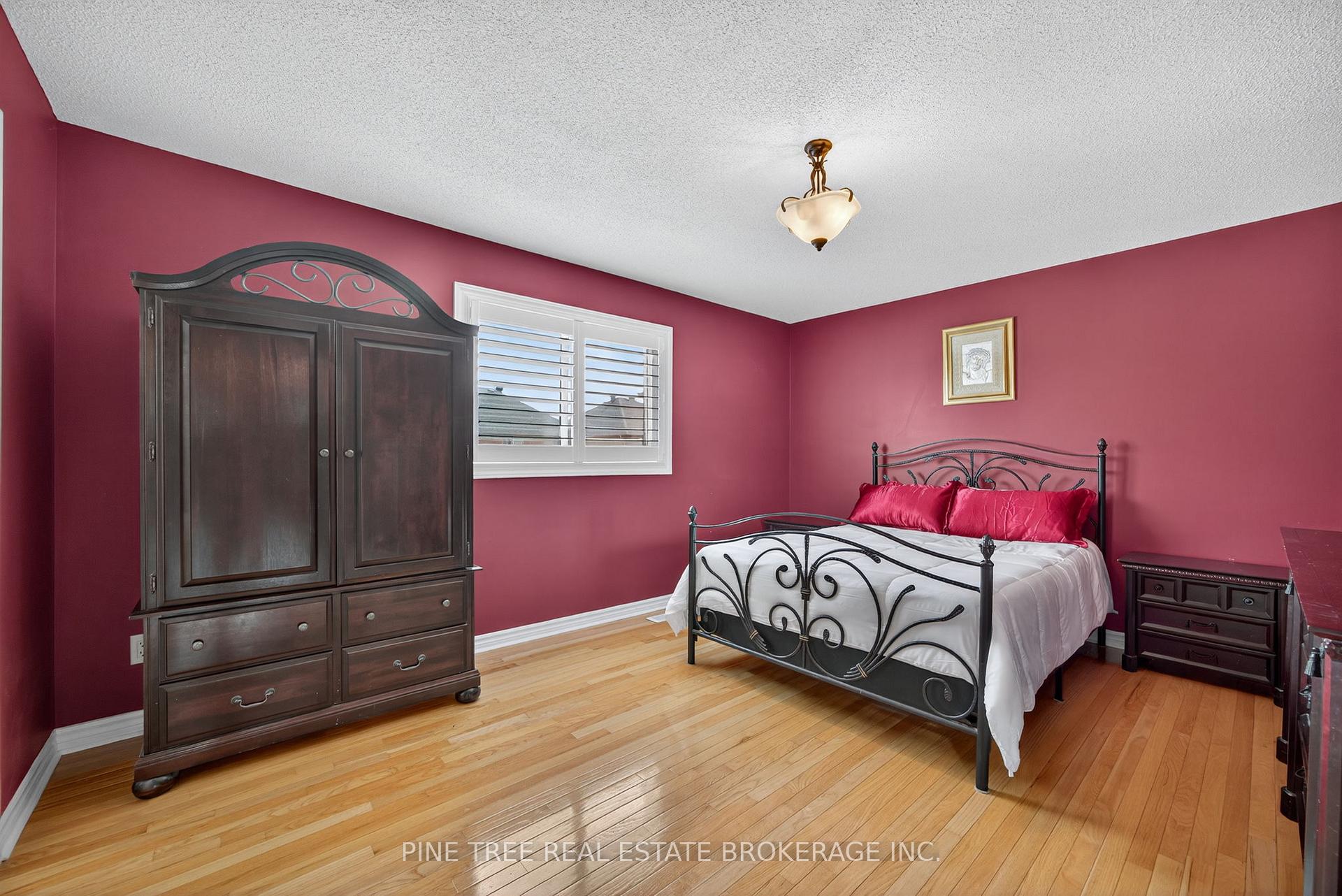 Photo 18 of 31 Connaught Lane, Barrie, Innis-Shore — HOMEH