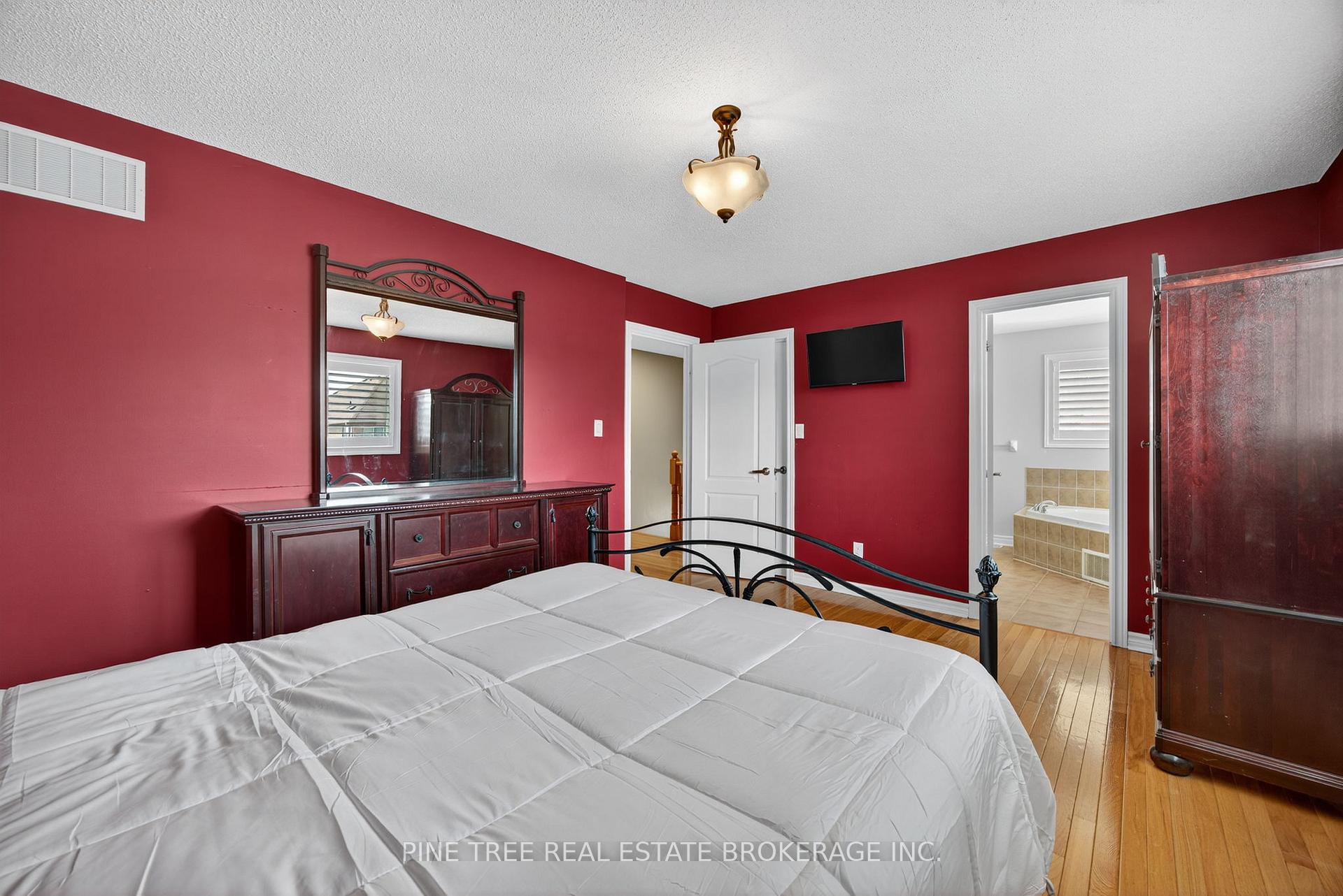 Photo 19 of 31 Connaught Lane, Barrie, Innis-Shore — HOMEH