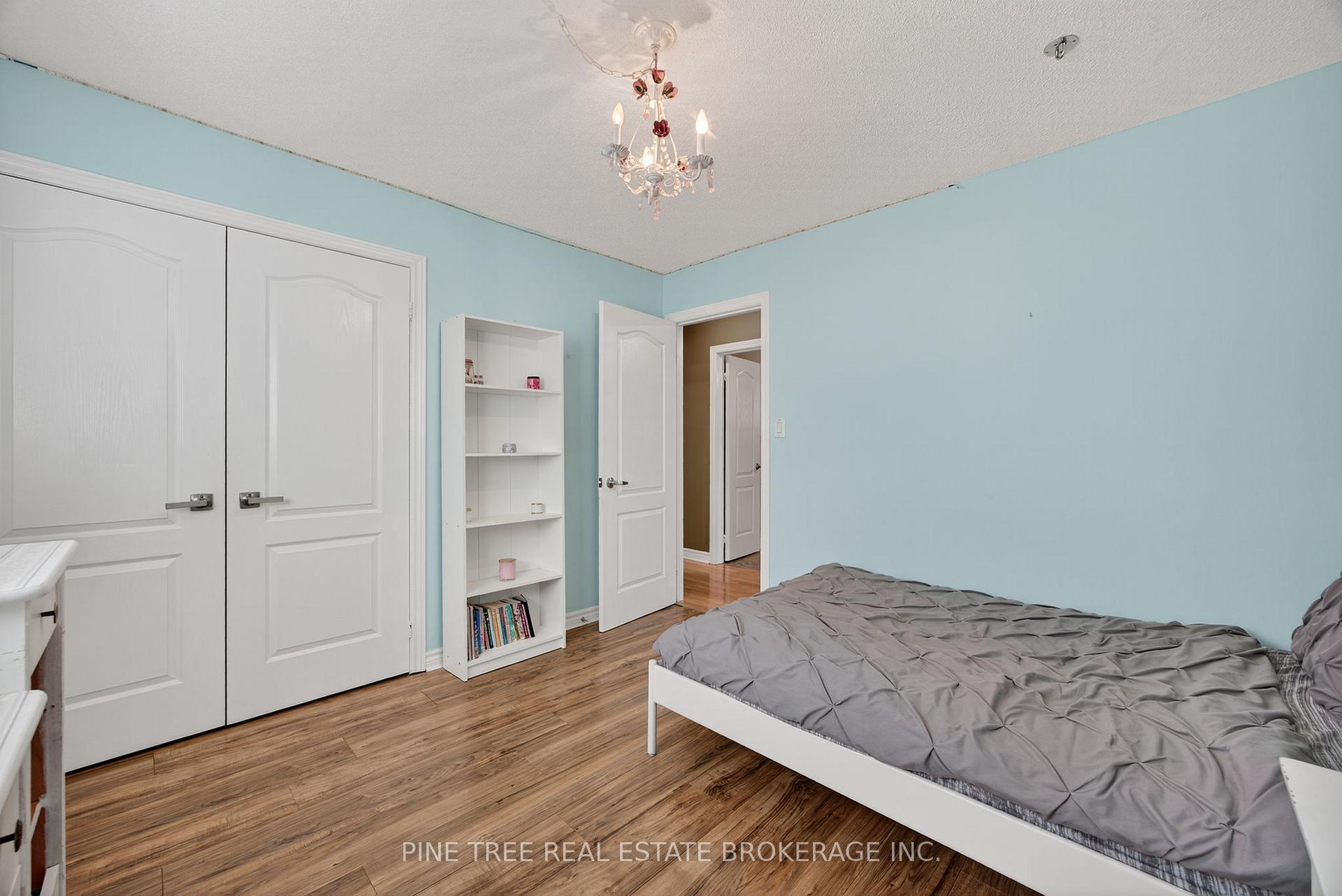 Photo 23 of 31 Connaught Lane, Barrie, Innis-Shore — HOMEH