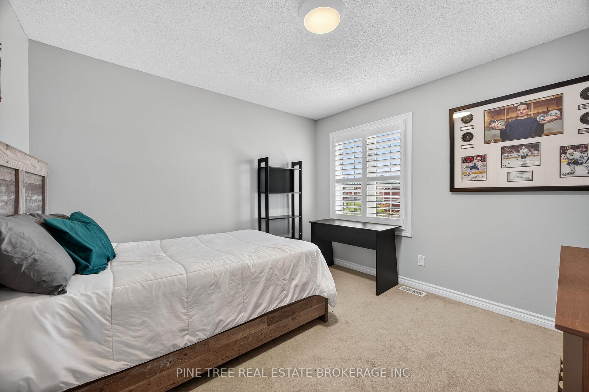 Photo 24 of 31 Connaught Lane, Barrie, Innis-Shore — HOMEH