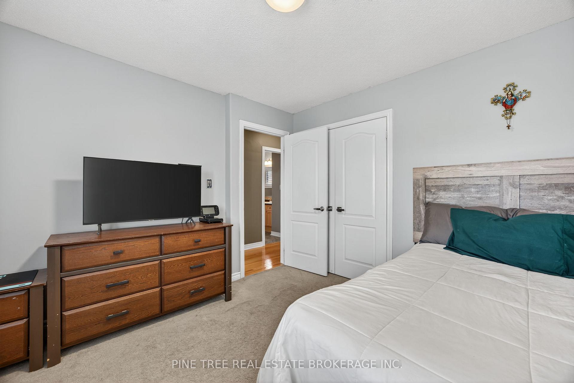 Photo 25 of 31 Connaught Lane, Barrie, Innis-Shore — HOMEH