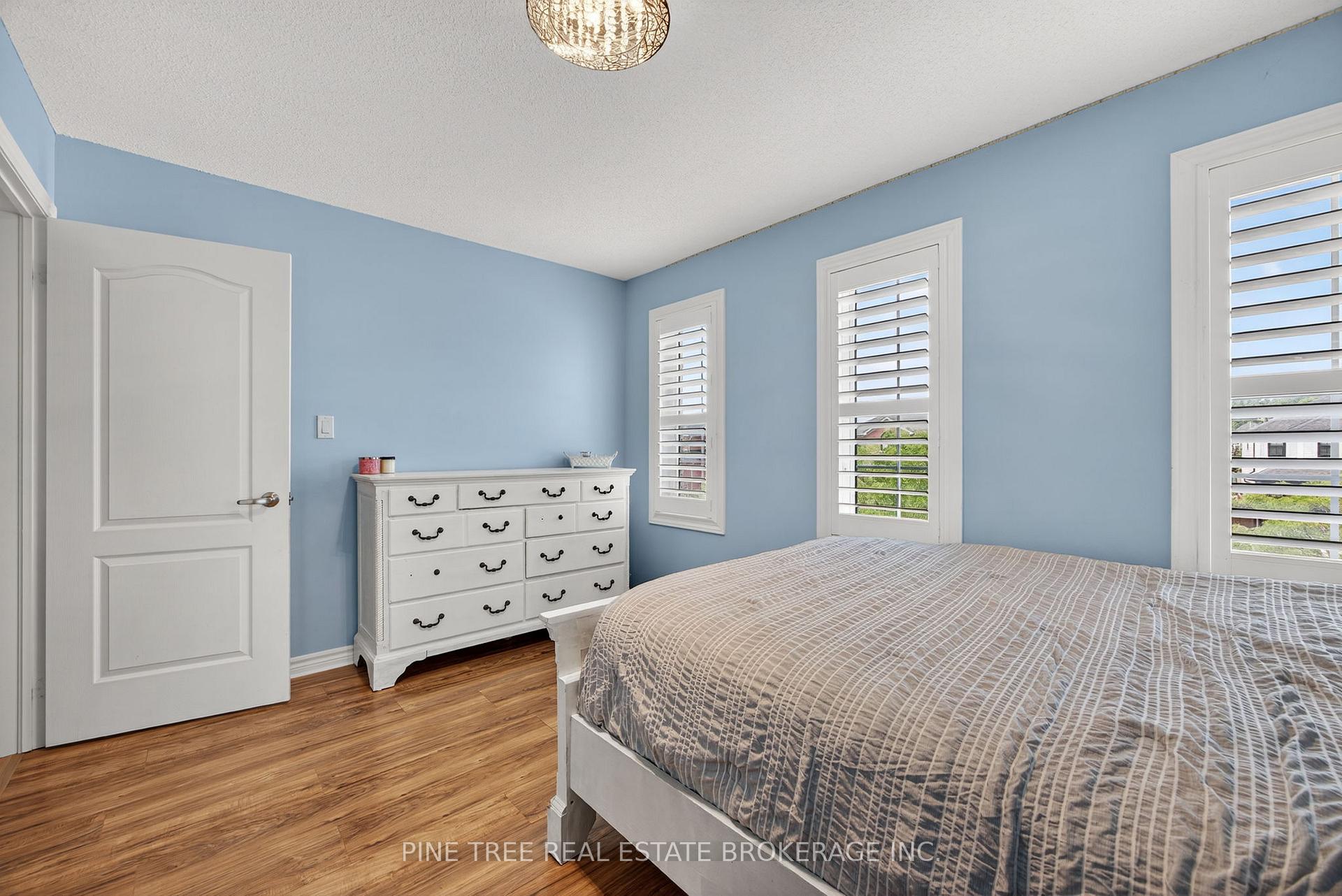 Photo 27 of 31 Connaught Lane, Barrie, Innis-Shore — HOMEH