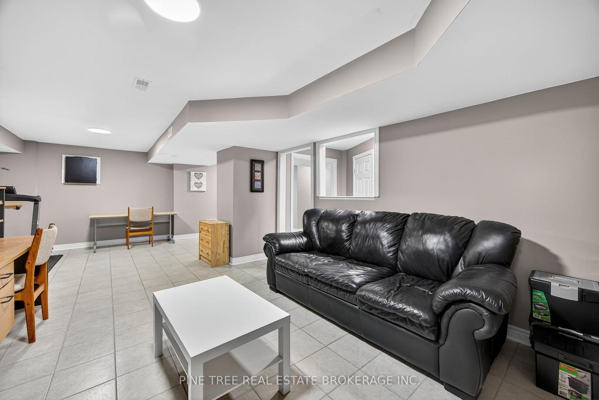 Photo 30 of 31 Connaught Lane, Barrie, Innis-Shore — HOMEH