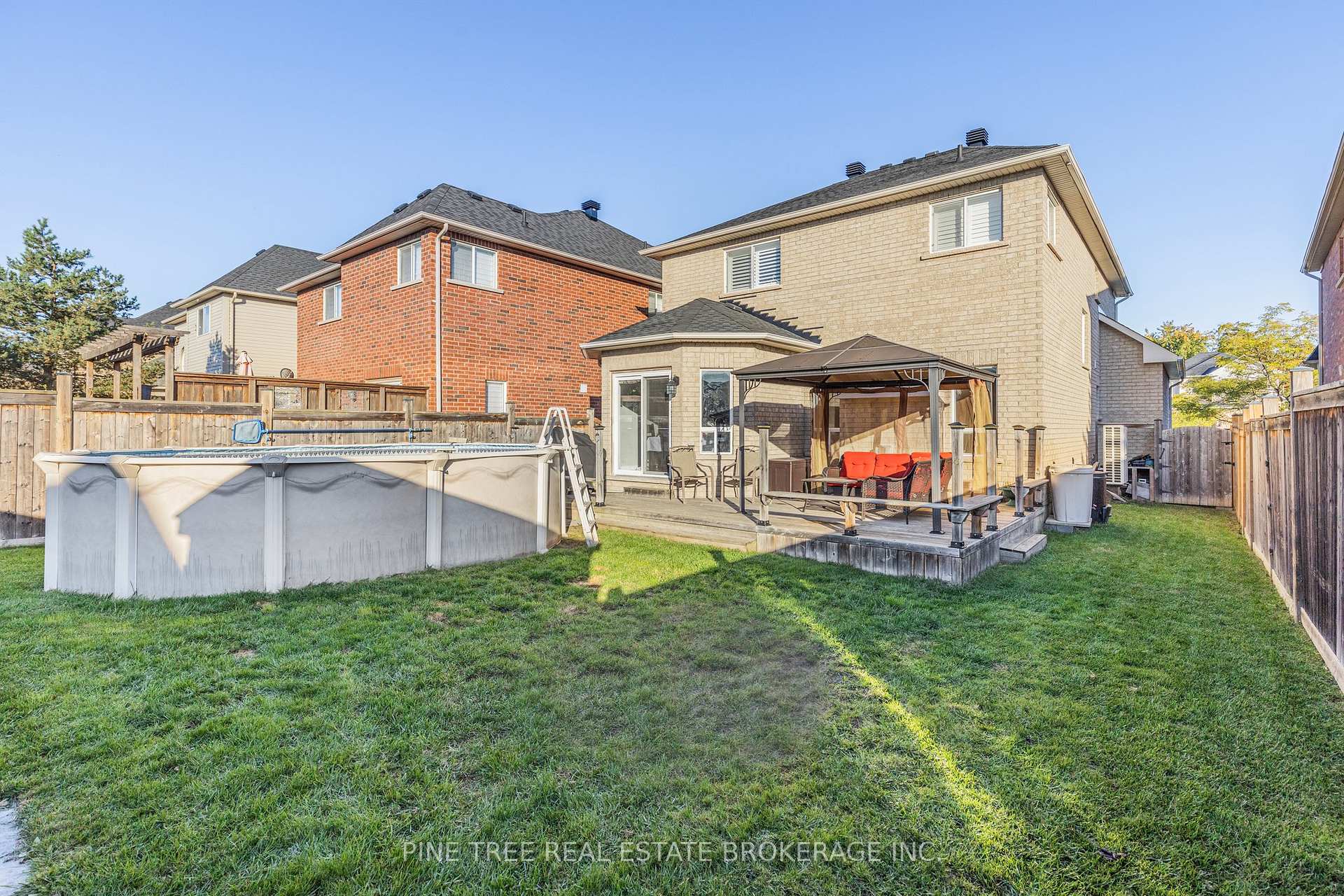 Photo 34 of 31 Connaught Lane, Barrie, Innis-Shore — HOMEH