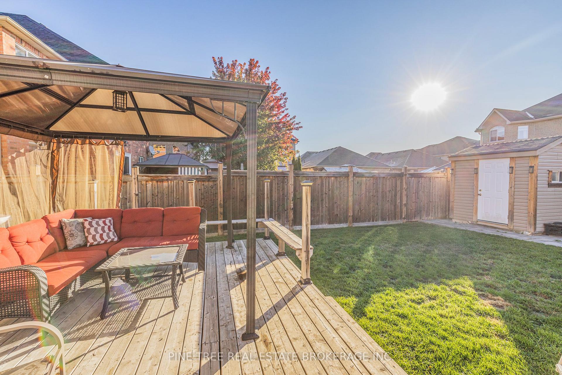Photo 36 of 31 Connaught Lane, Barrie, Innis-Shore — HOMEH